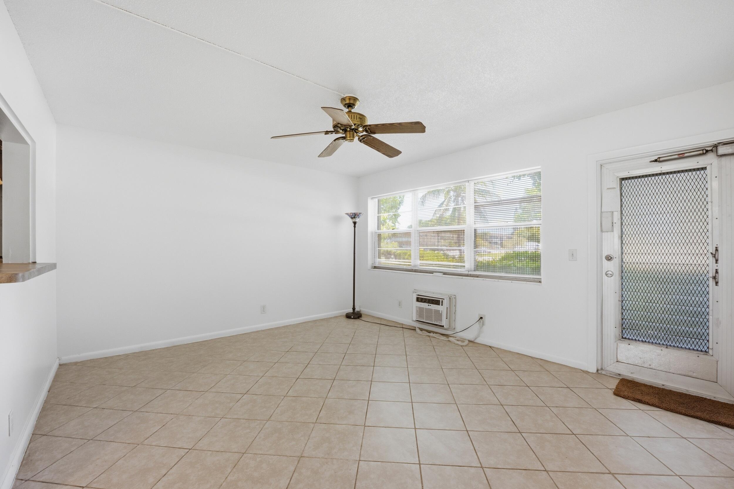 CAMBRIDGE CONDO - Residential