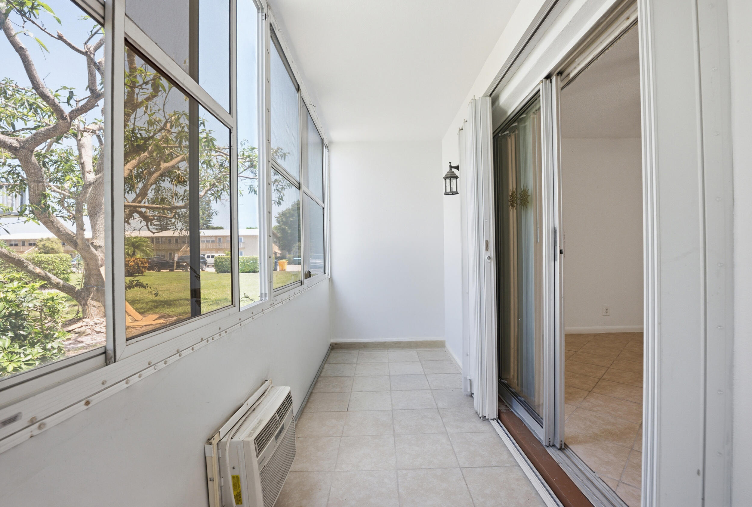 CAMBRIDGE CONDO - Residential