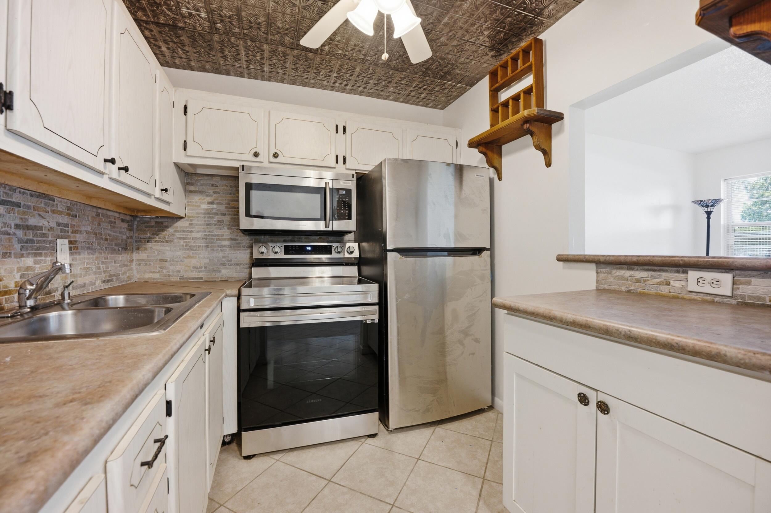 CAMBRIDGE CONDO - Residential