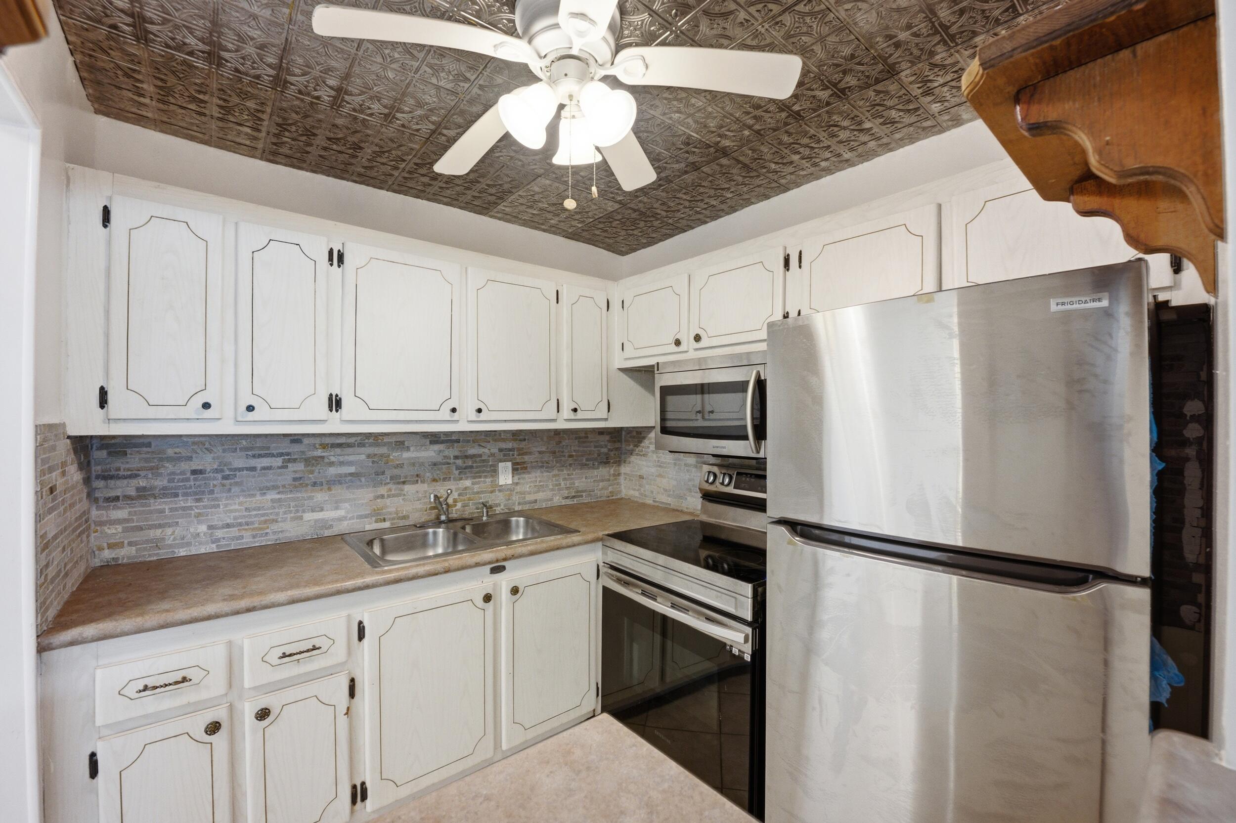 CAMBRIDGE CONDO - Residential