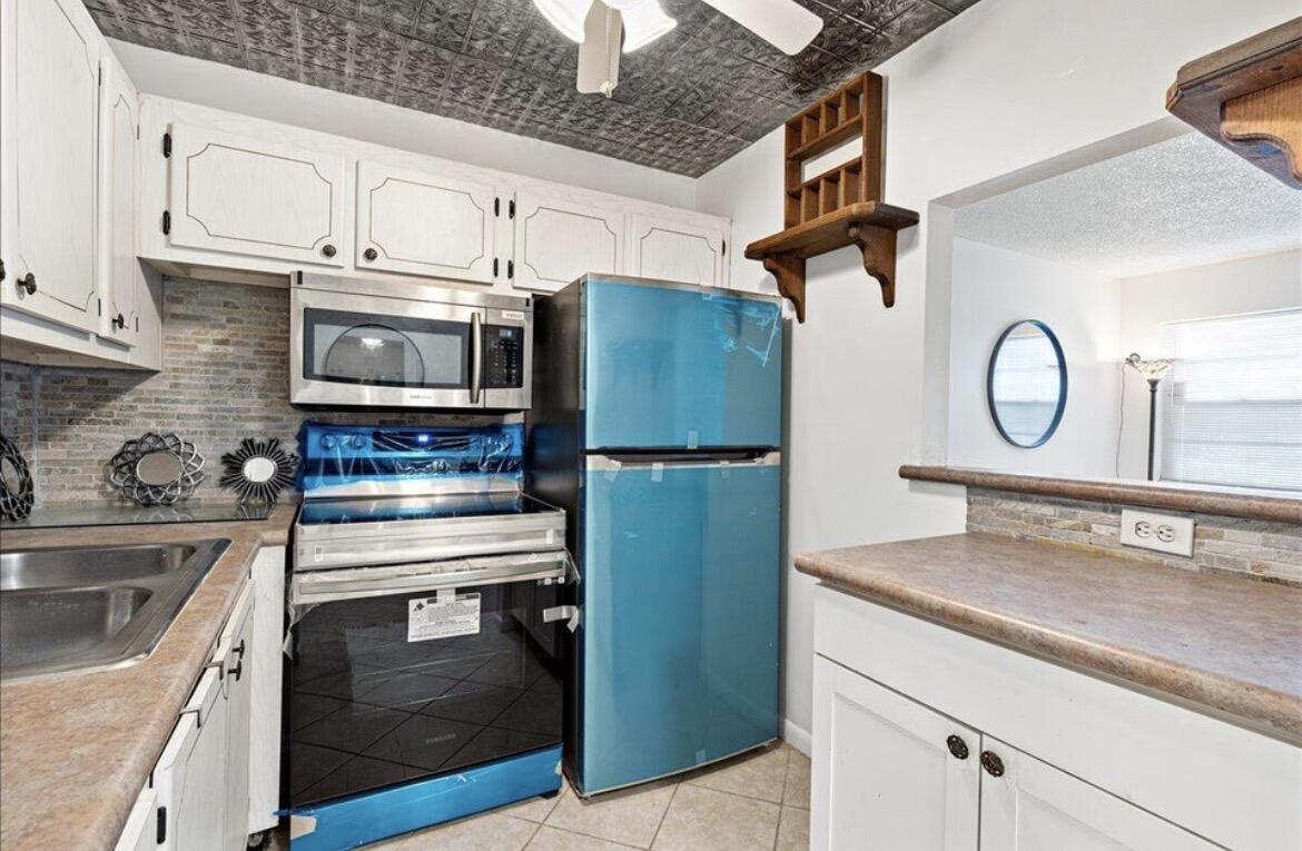 CAMBRIDGE CONDO - Residential