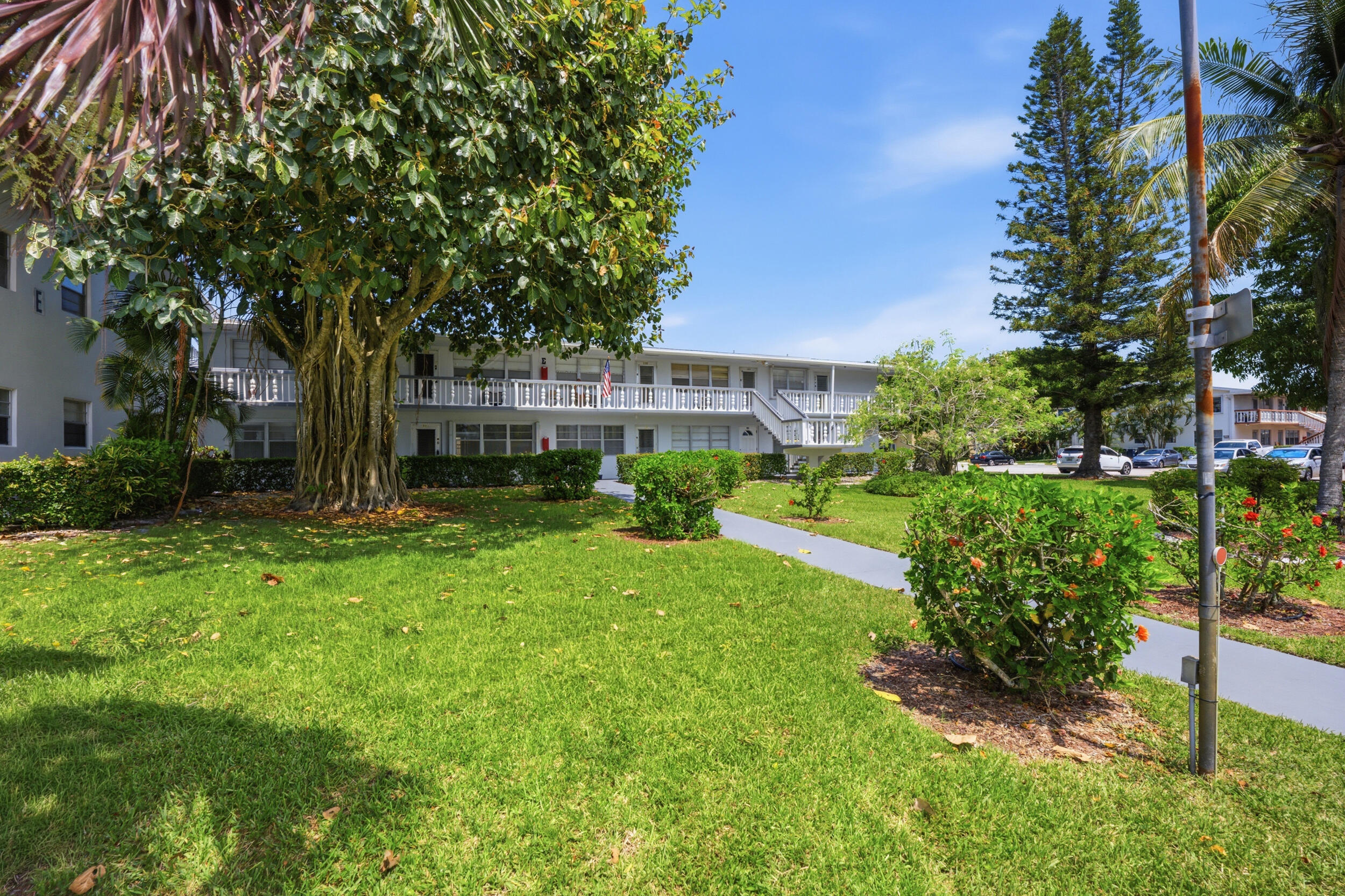 CAMBRIDGE CONDO - Residential