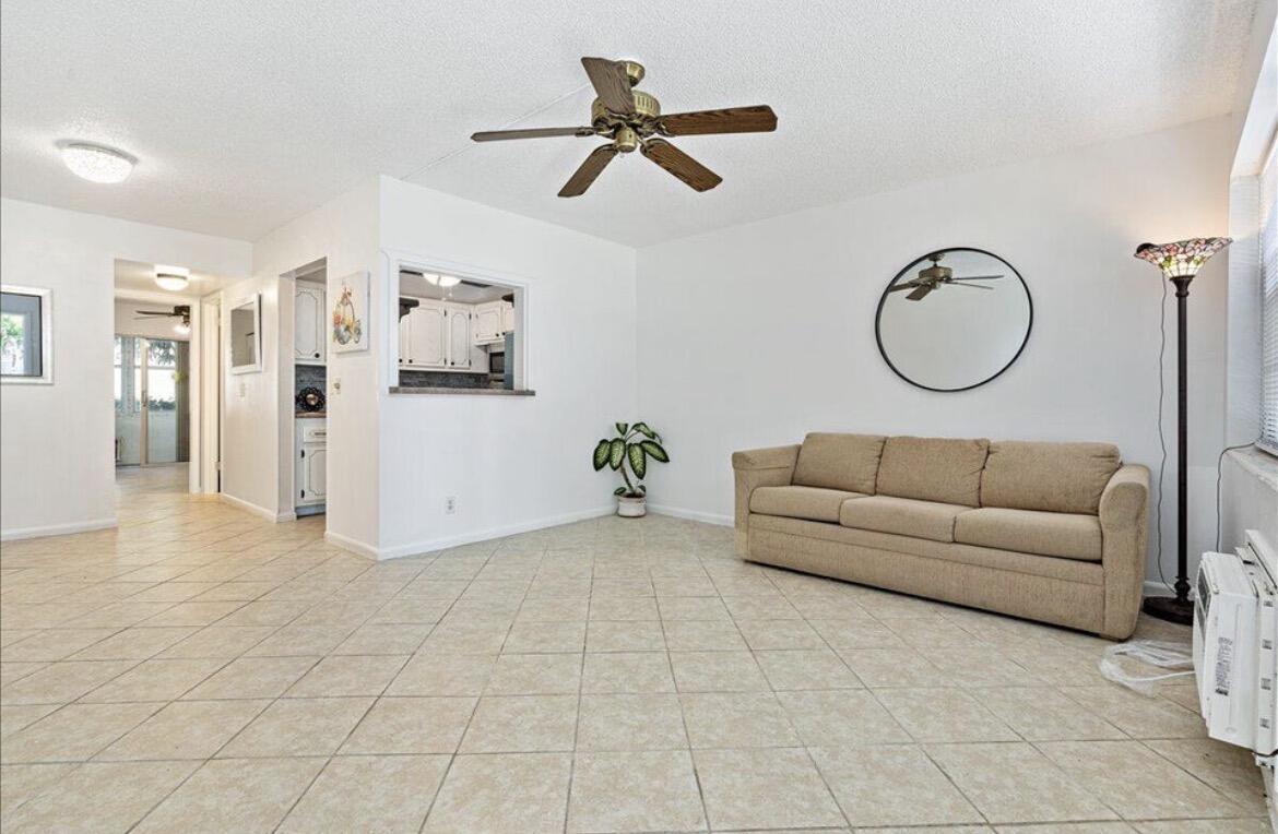 CAMBRIDGE CONDO - Residential