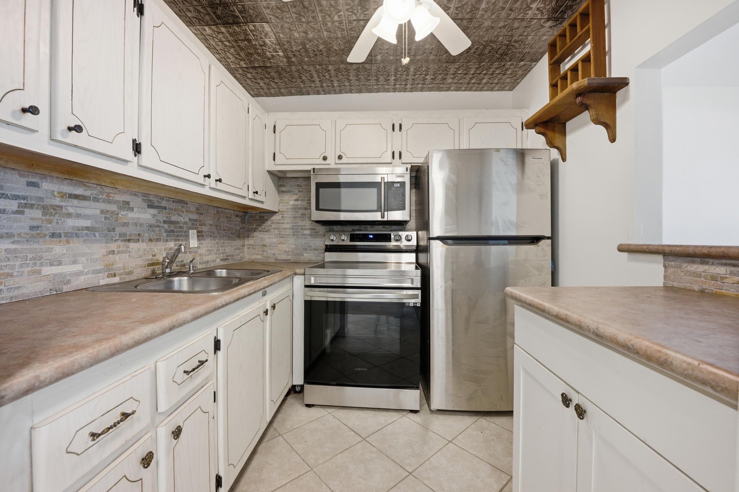 CAMBRIDGE CONDO - Residential