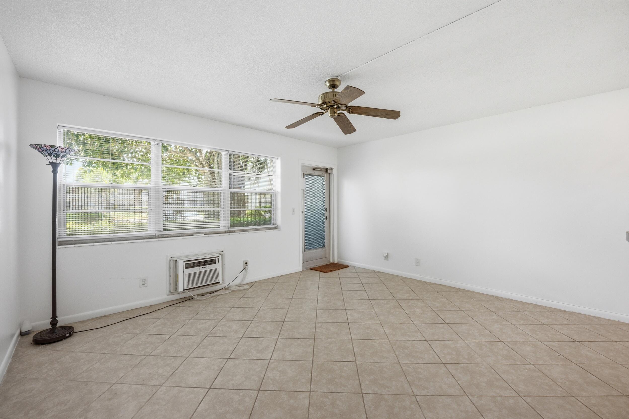 CAMBRIDGE CONDO - Residential
