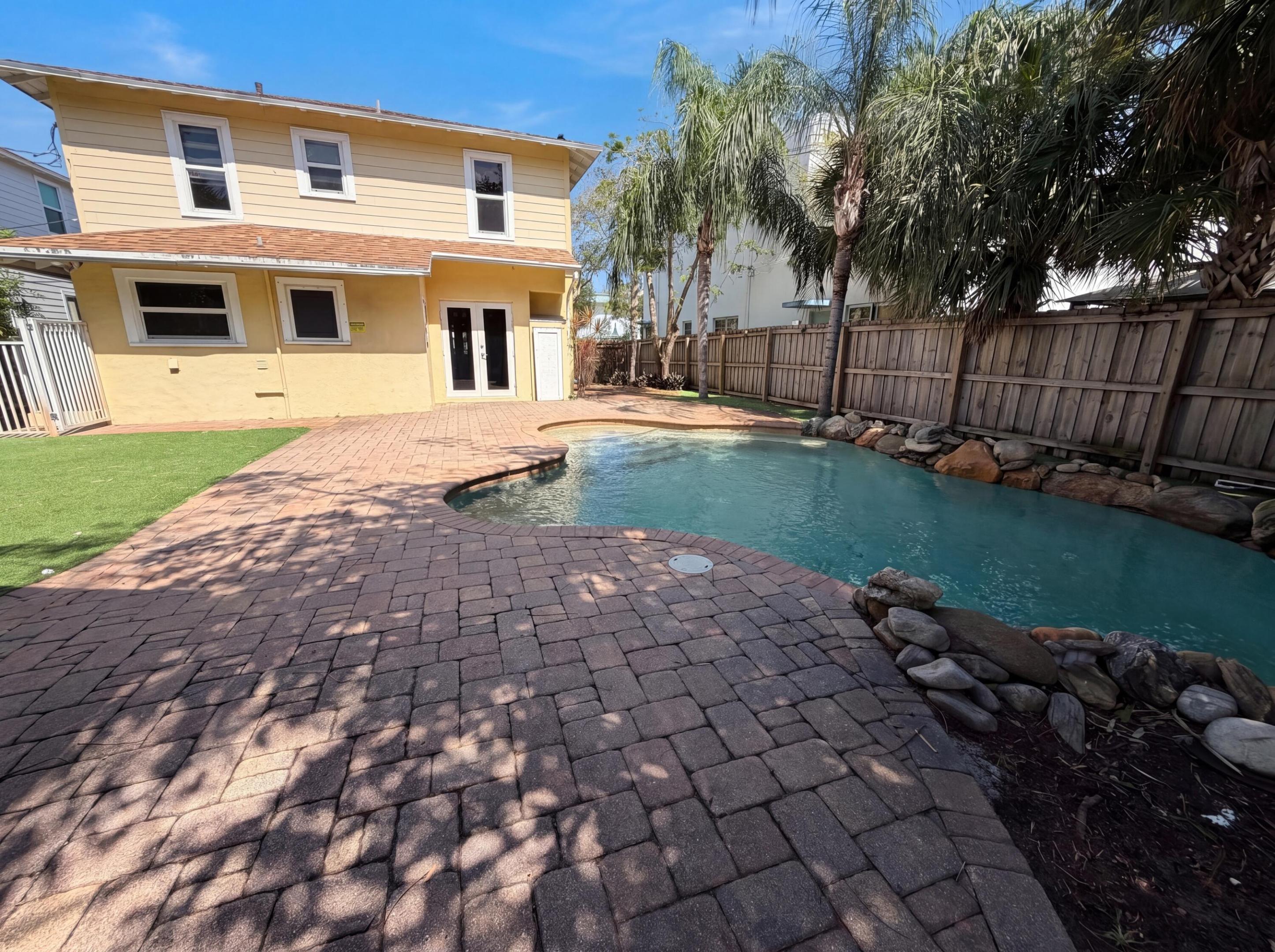 LAKE WORTH TOWN OF - Residential
