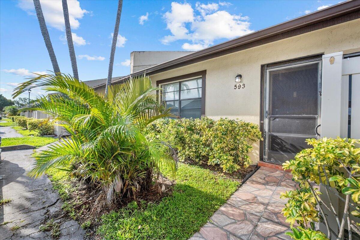 Come see this fully renovated 2 bed 2 bath Villa in Woodlake Isles. Features an open concept kitchen with brand new cabinets, kitchen appliances, with a lakefront view and PRIVATE DOCK! Property is fully permitted and has a NEW ROOF!