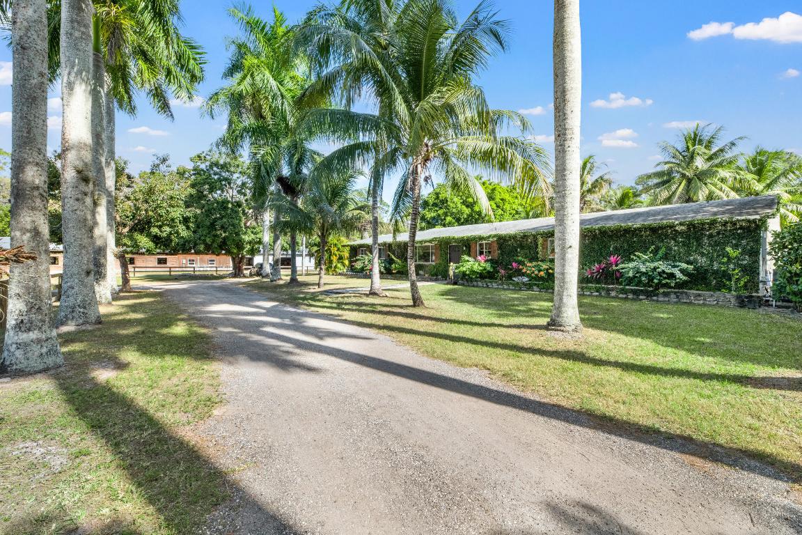 LOXAHATCHEE GROVES - Residential