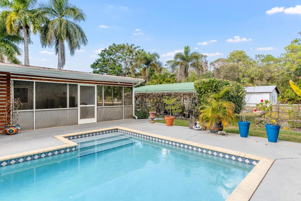 LOXAHATCHEE GROVES - Residential