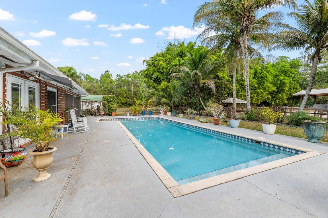 LOXAHATCHEE GROVES - Residential