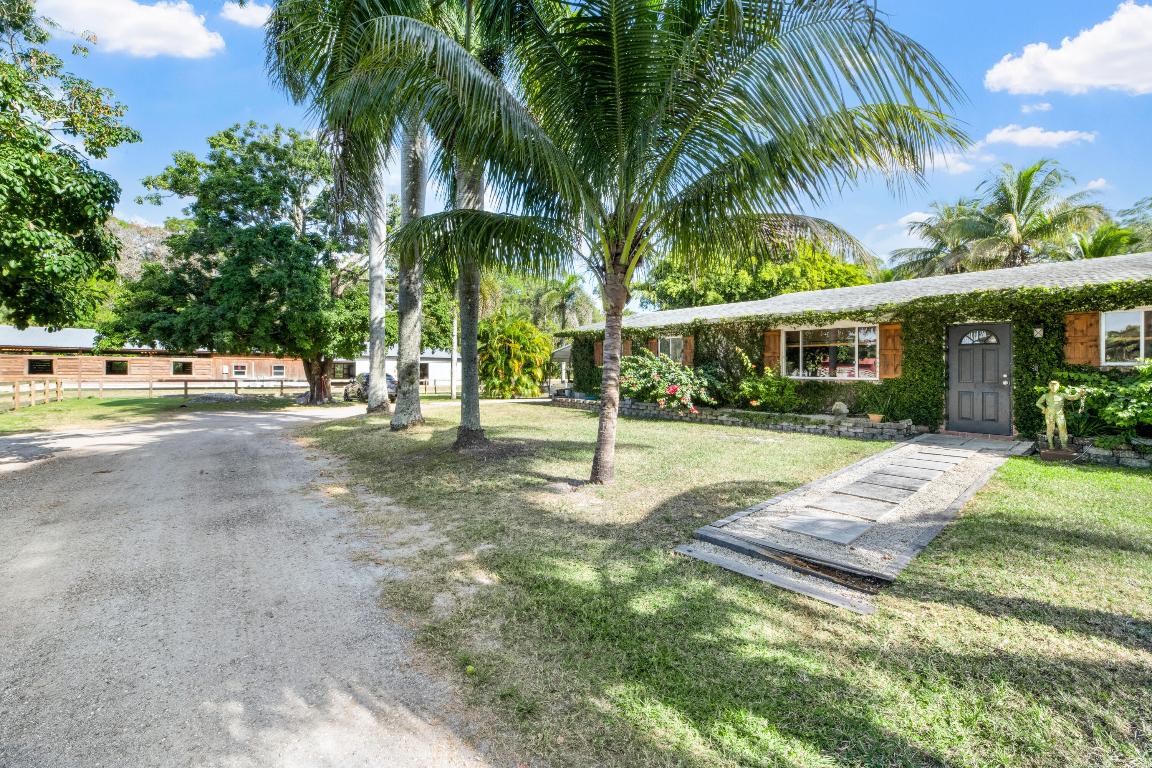 LOXAHATCHEE GROVES - Residential