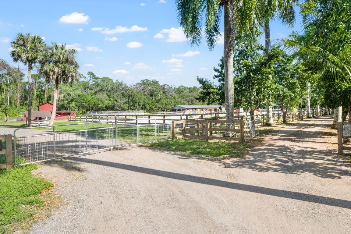LOXAHATCHEE GROVES - Residential