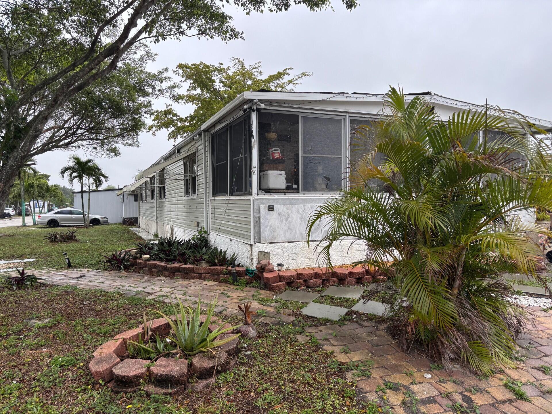 COUNTRY KNOLLS - Residential