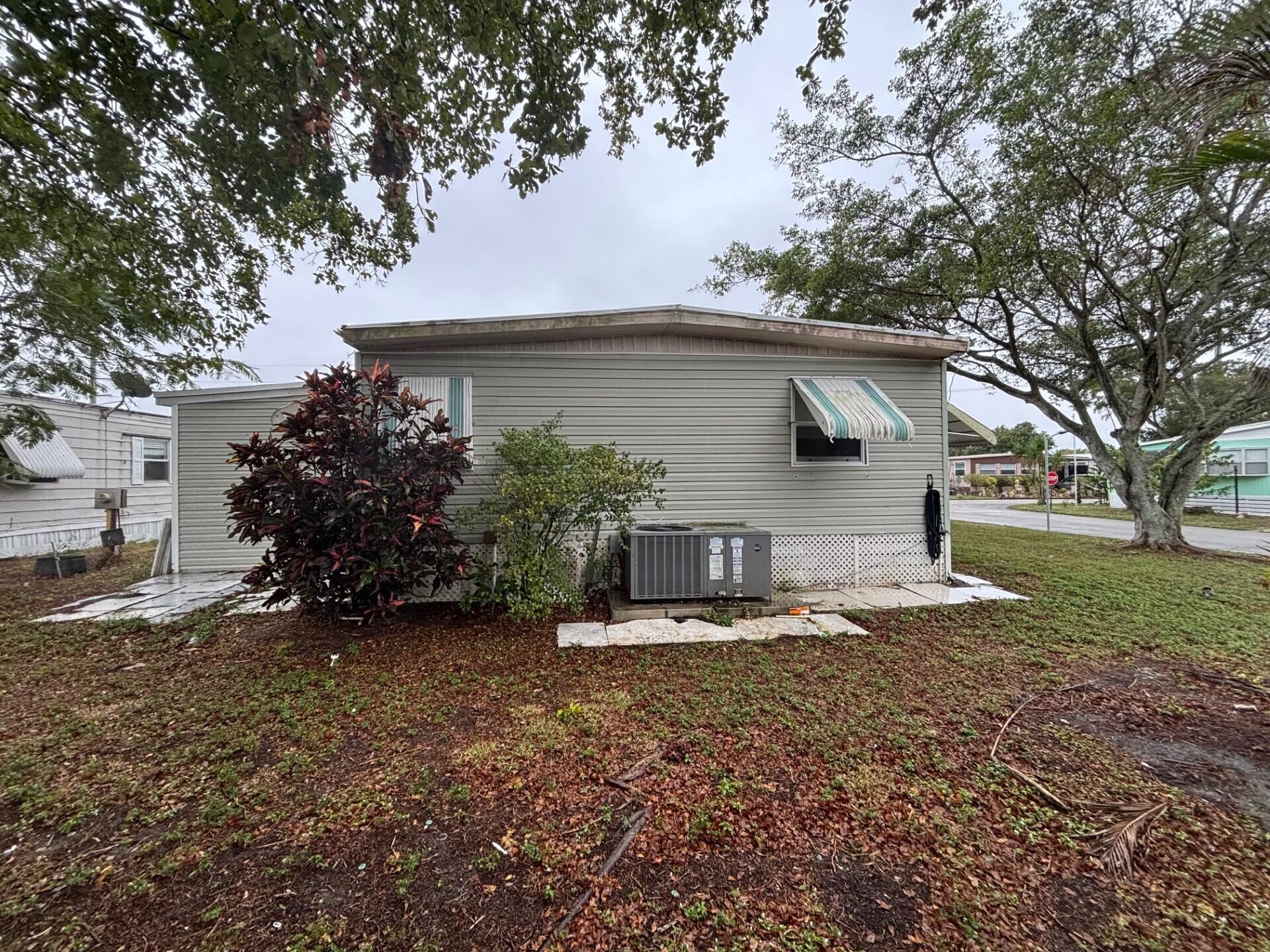 COUNTRY KNOLLS - Residential