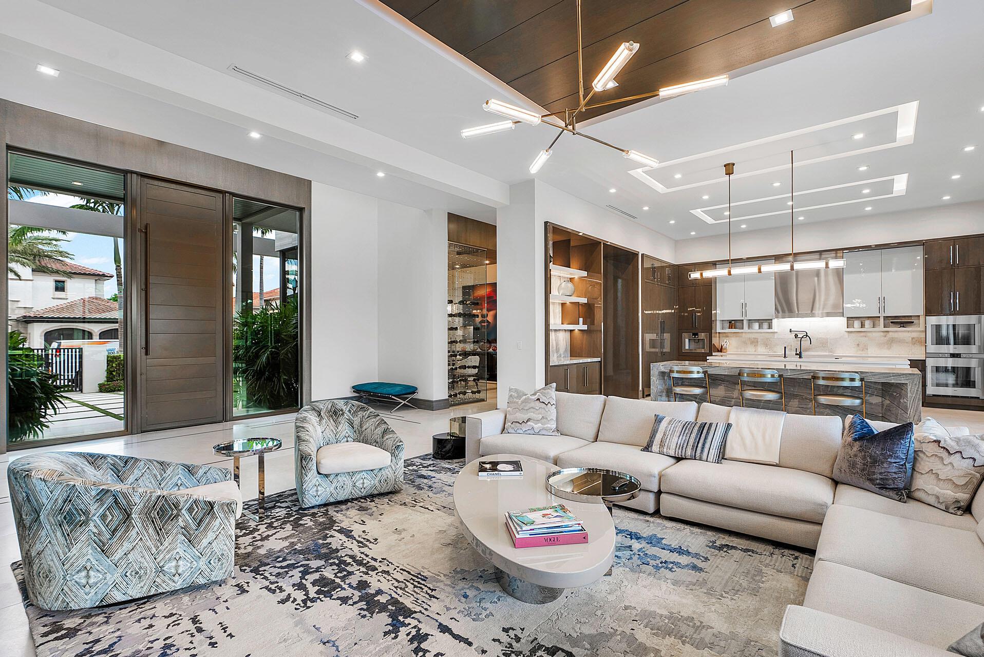 ROYAL PALM YACHT & COUNTRY CLUB - Residential