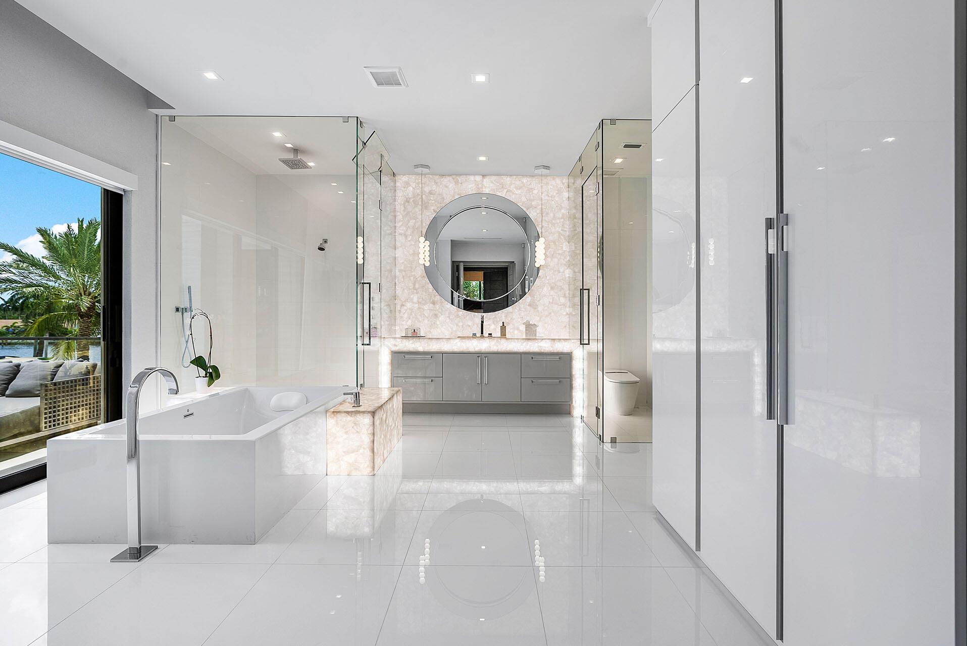 ROYAL PALM YACHT & COUNTRY CLUB - Residential