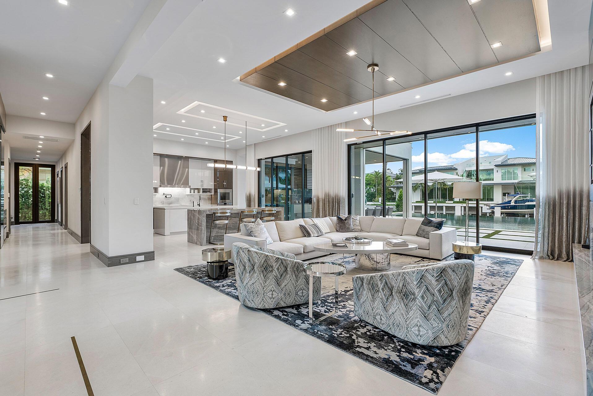 ROYAL PALM YACHT & COUNTRY CLUB - Residential