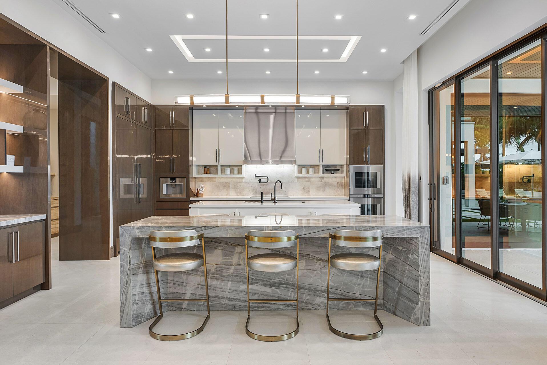 ROYAL PALM YACHT & COUNTRY CLUB - Residential