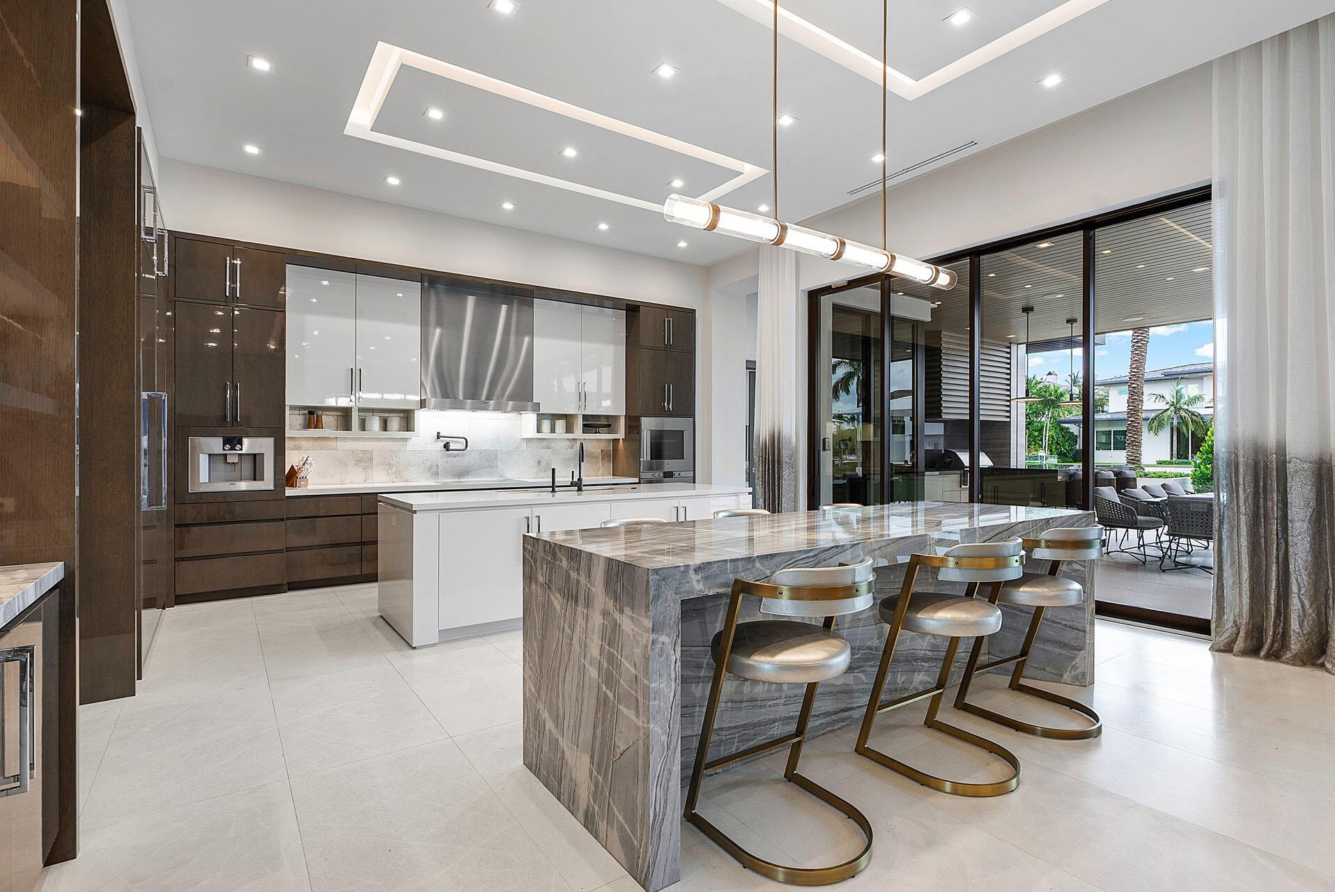 ROYAL PALM YACHT & COUNTRY CLUB - Residential