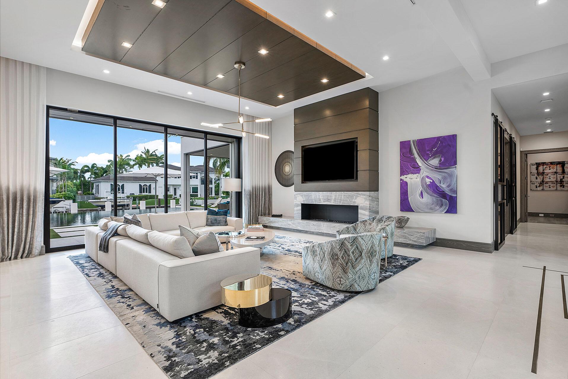 ROYAL PALM YACHT & COUNTRY CLUB - Residential