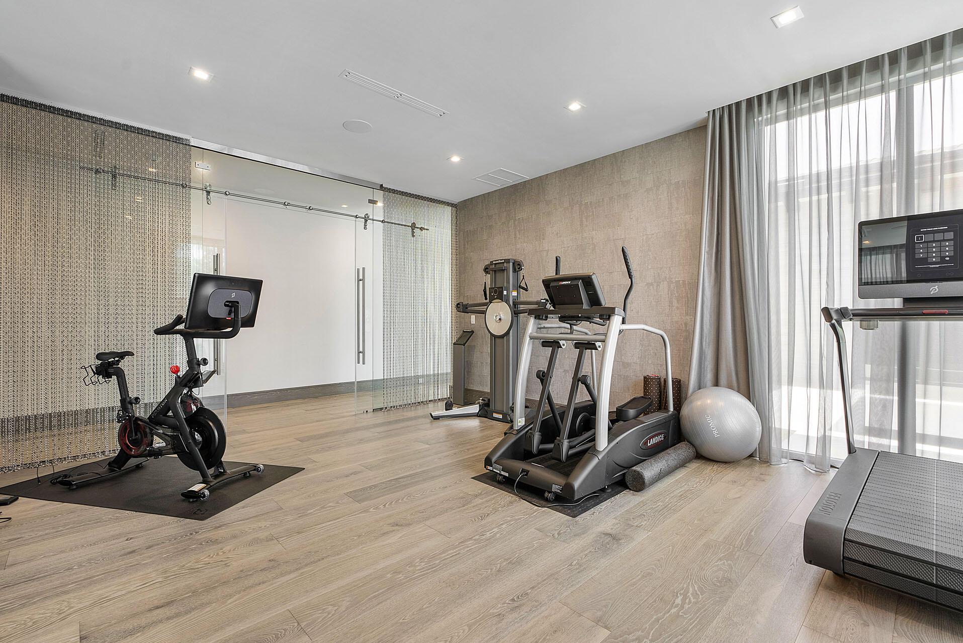 ROYAL PALM YACHT & COUNTRY CLUB - Residential
