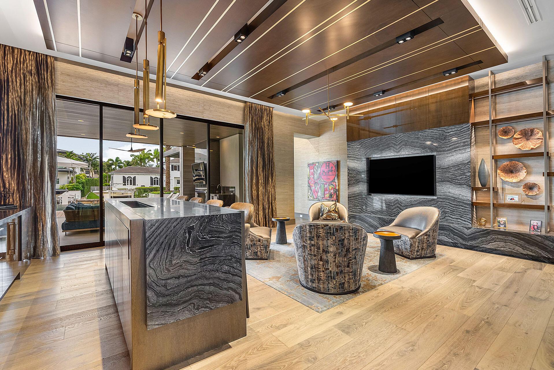 ROYAL PALM YACHT & COUNTRY CLUB - Residential