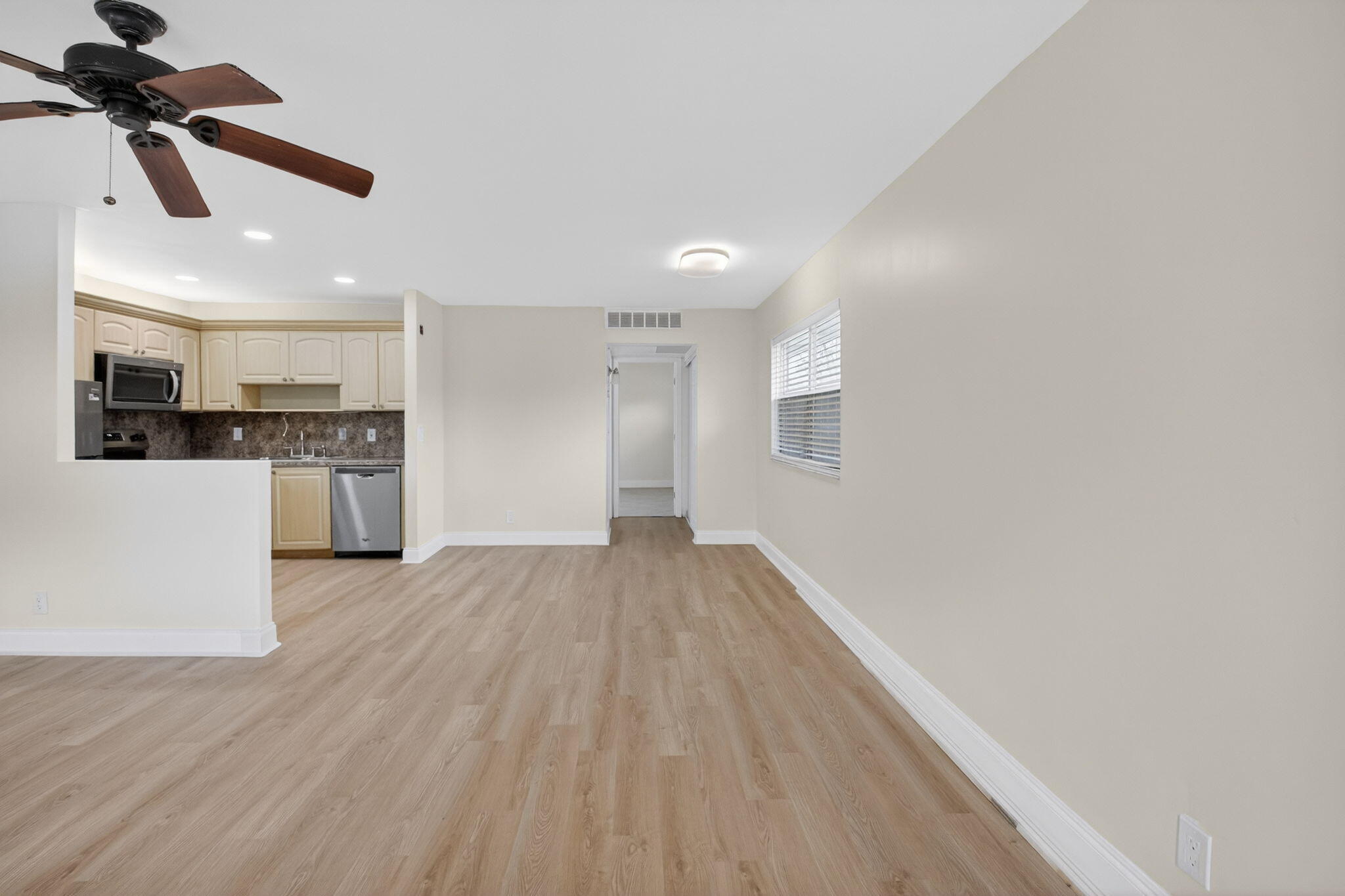 KINGS POINT VALENCIA CONDOS - Residential