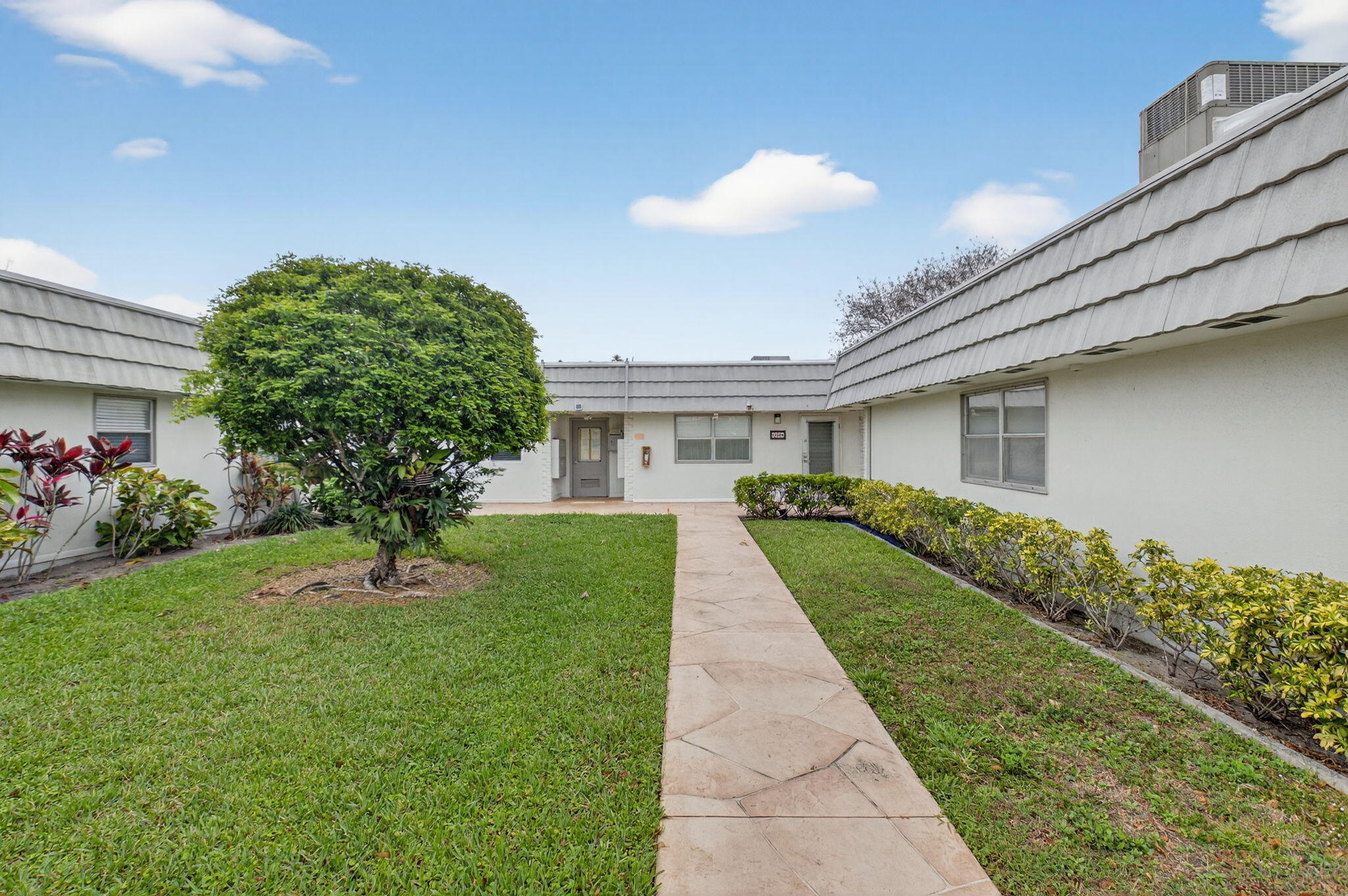 KINGS POINT VALENCIA CONDOS - Residential