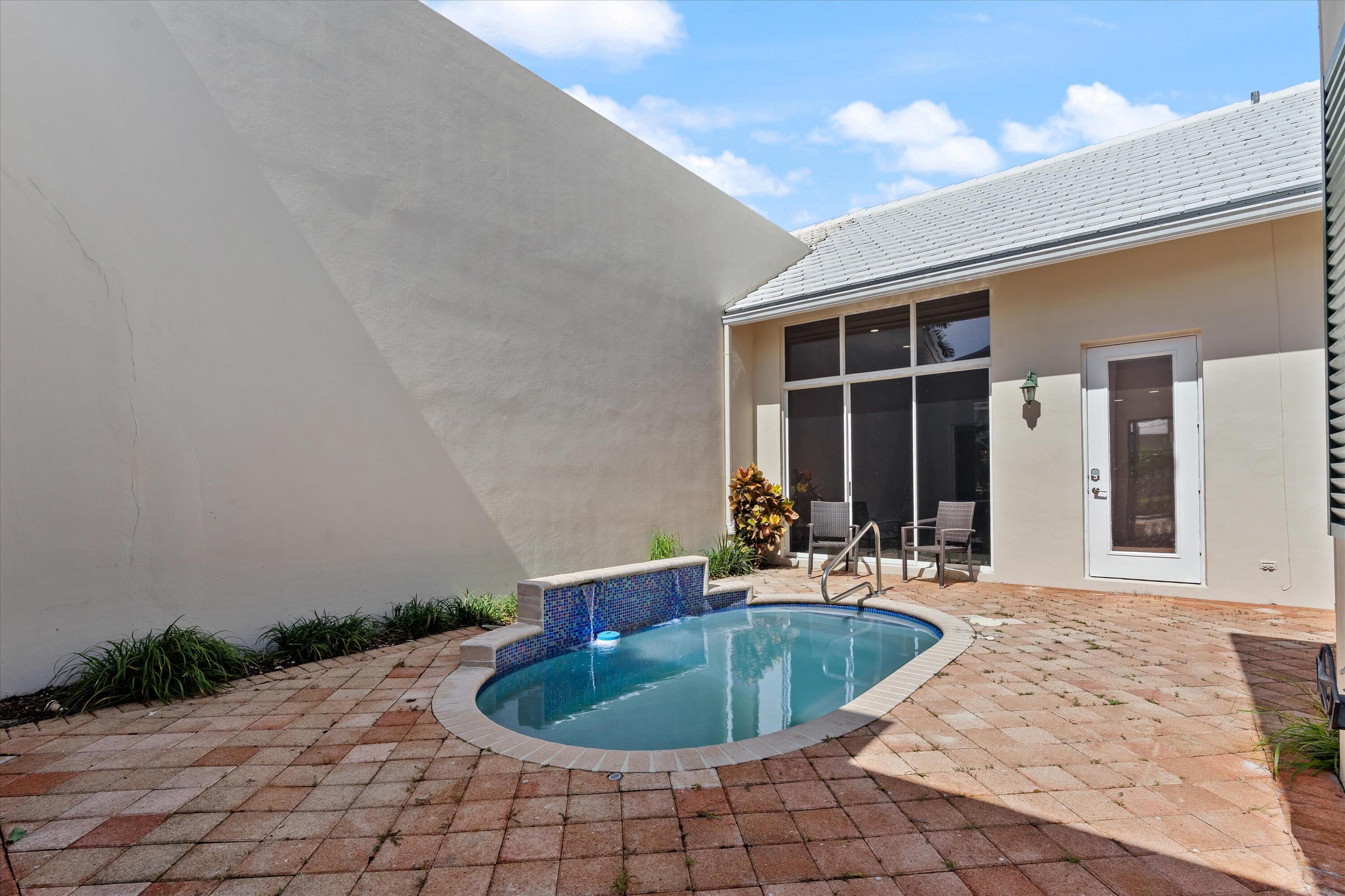 GREENS AT BOCA GOLF AND TENNIS CLUB PALM AIRE EAST - Residential