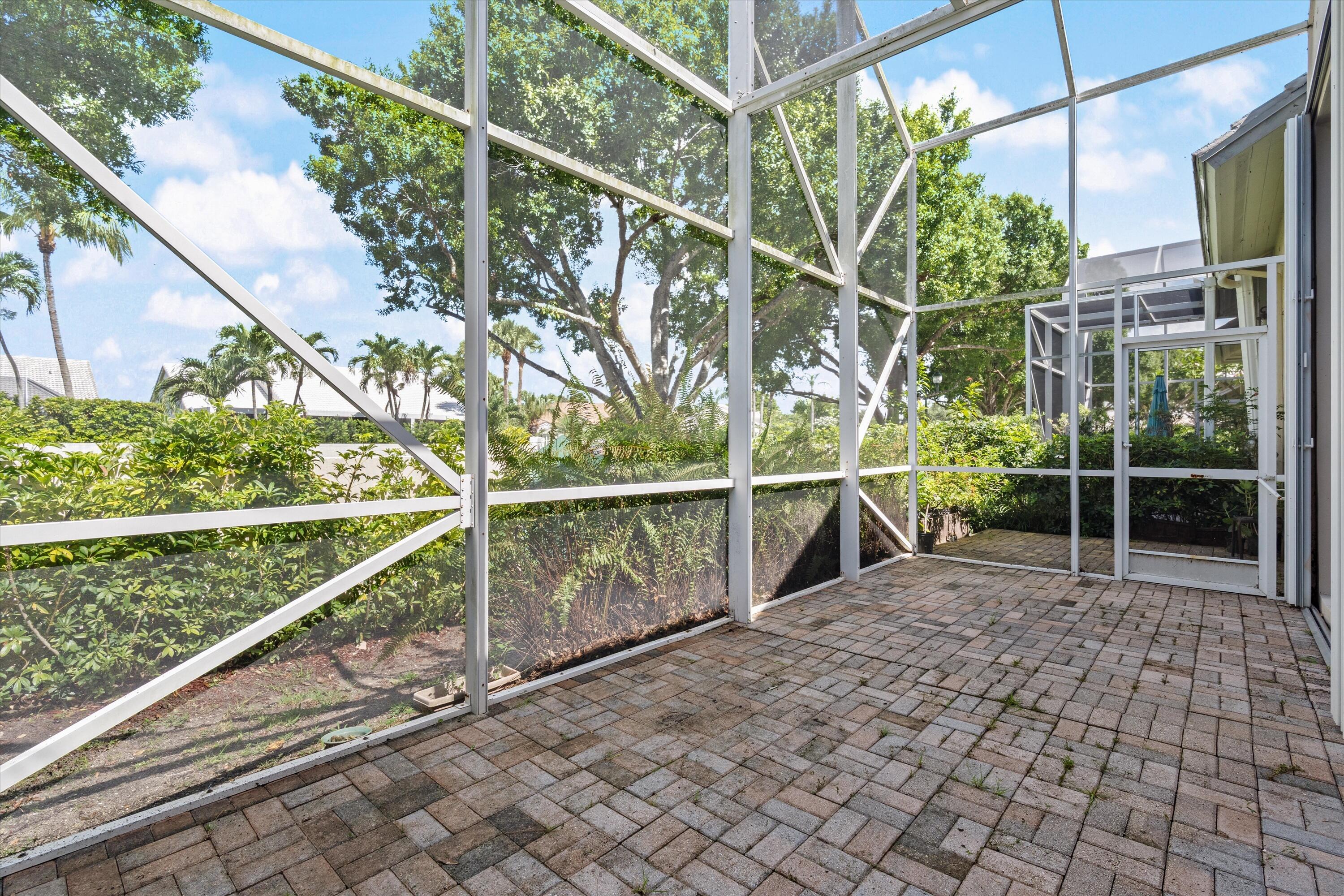 GREENS AT BOCA GOLF AND TENNIS CLUB PALM AIRE EAST - Residential