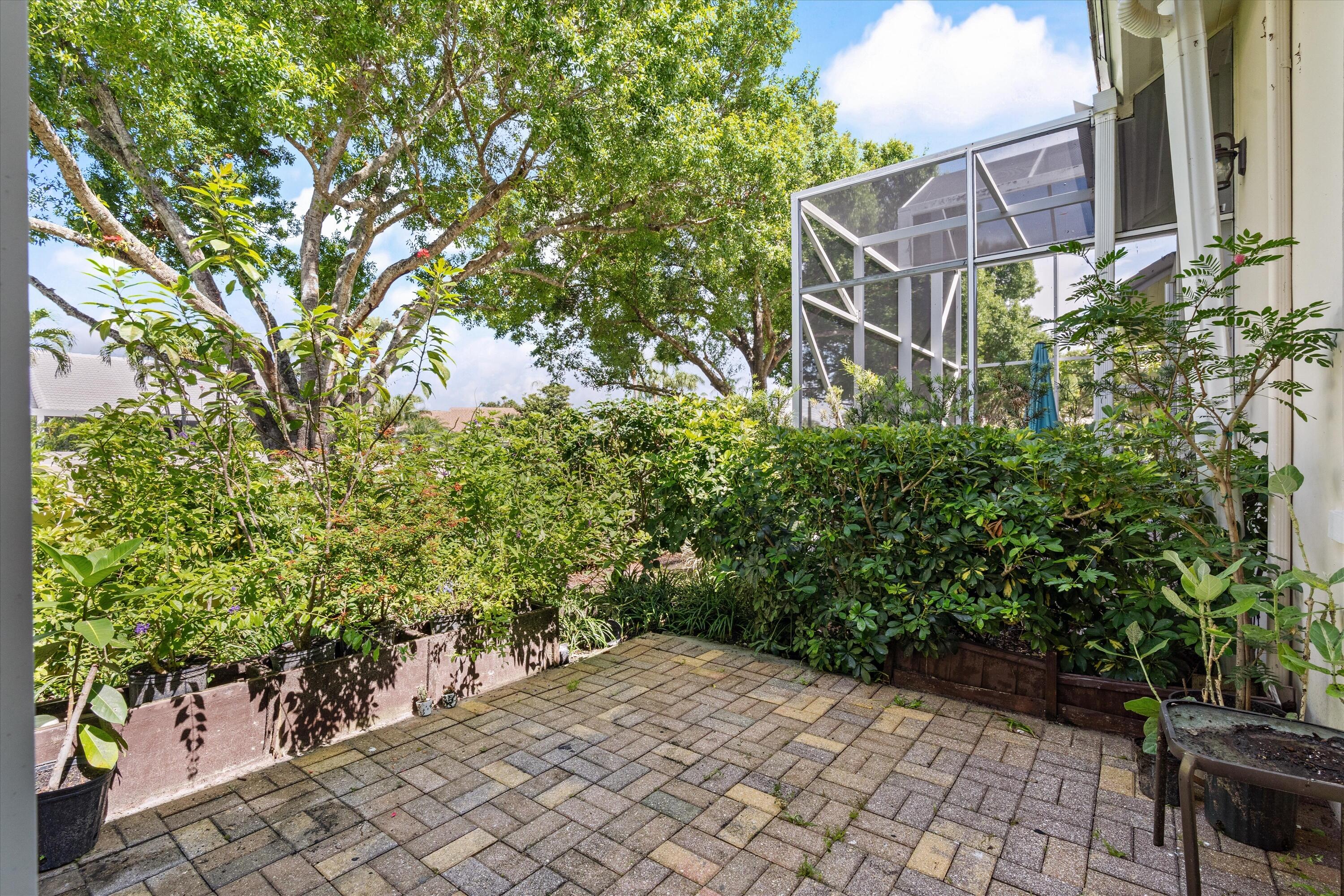 GREENS AT BOCA GOLF AND TENNIS CLUB PALM AIRE EAST - Residential