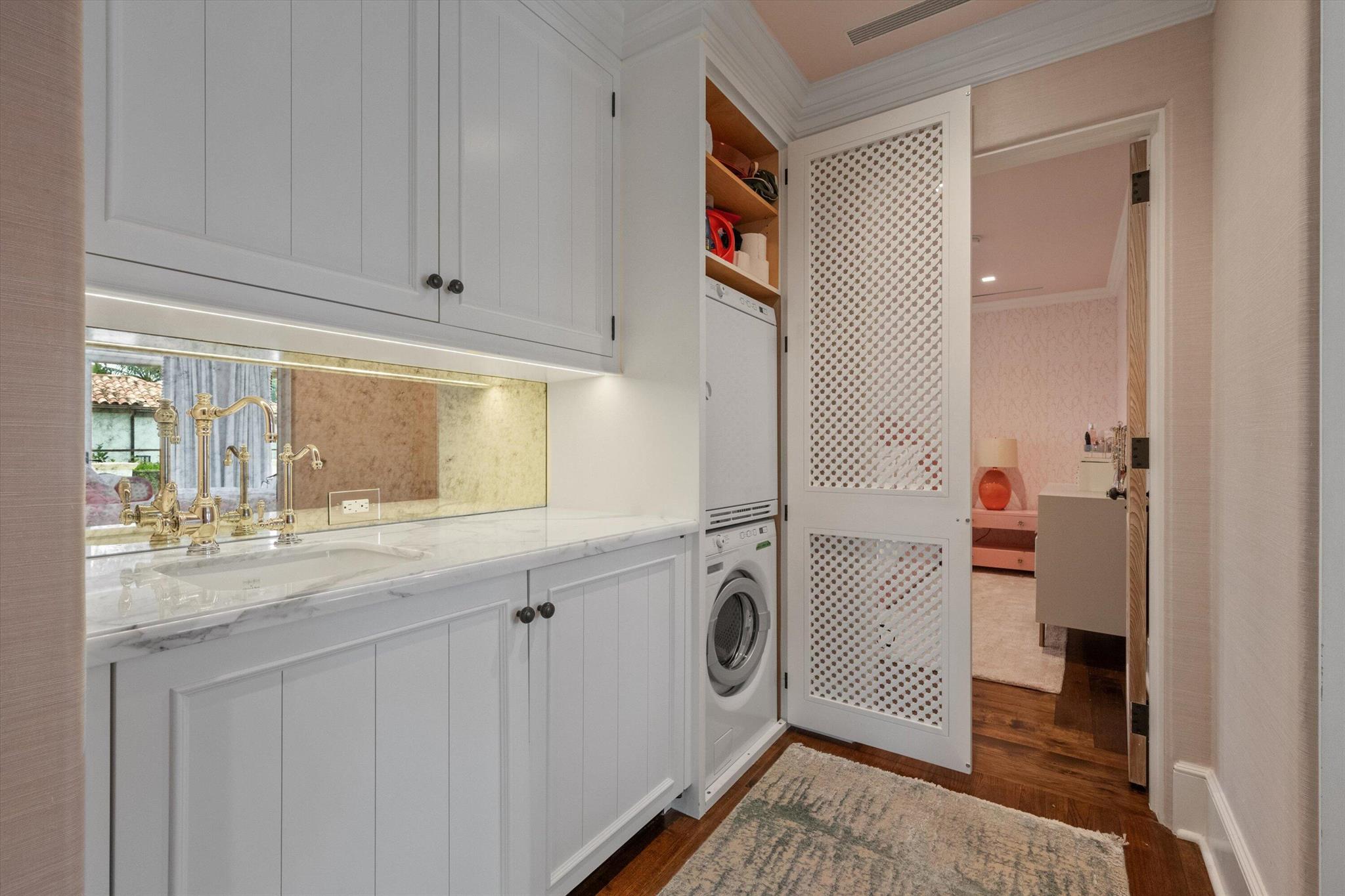 OCEAN PARK H W ROBBINS ADD IN - Residential