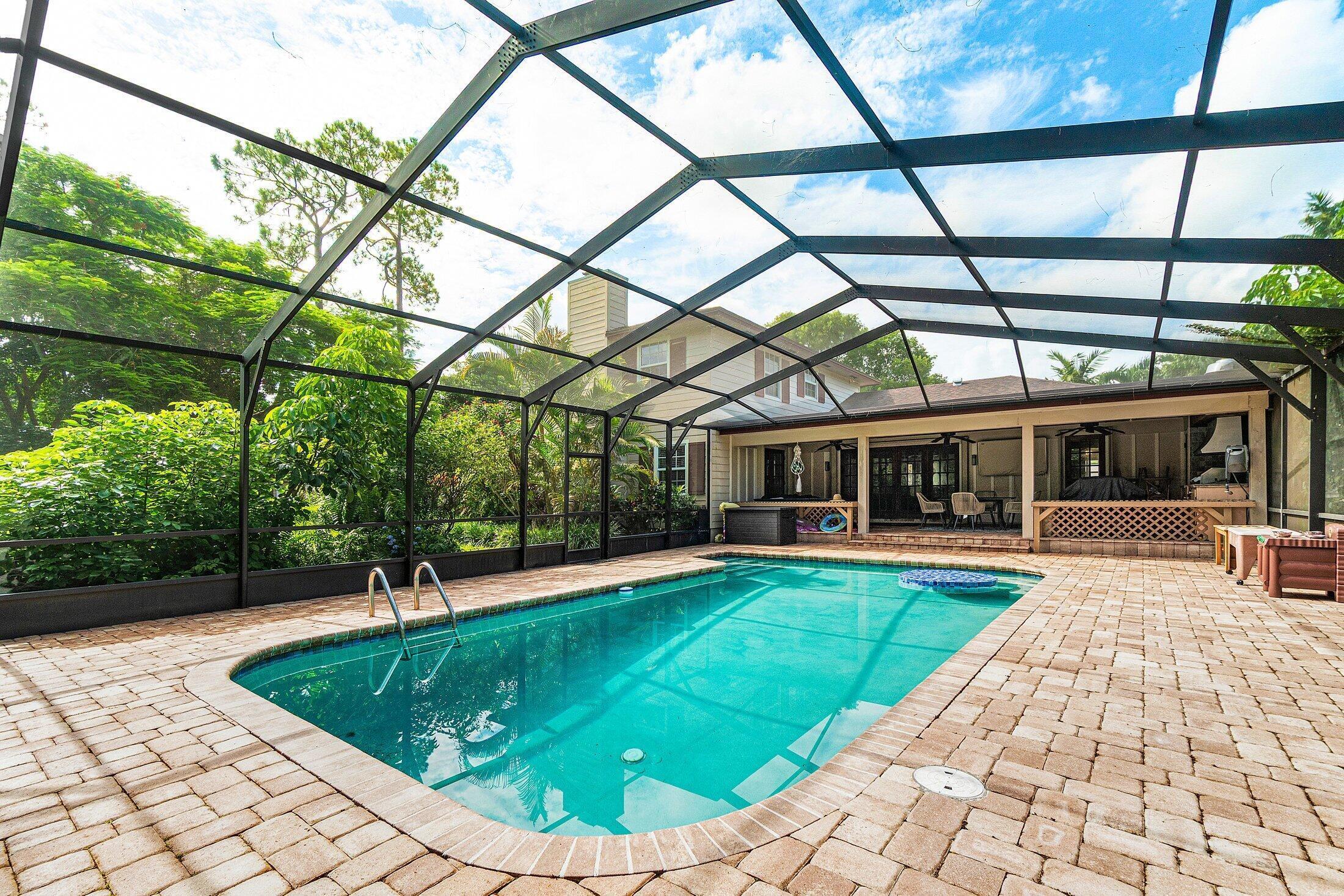 PINEWOOD EAST 2 OF WELLINGTON - Residential