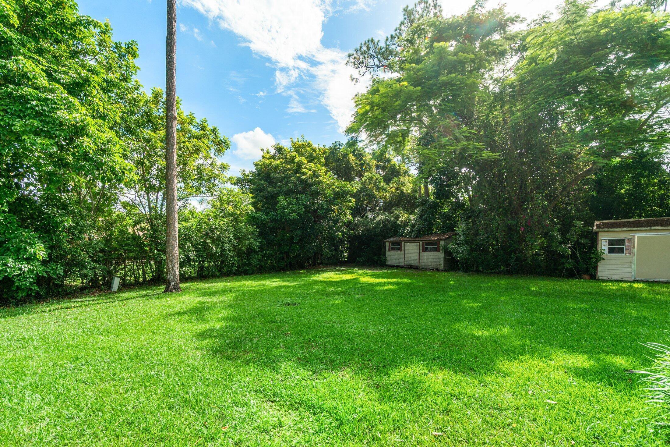 PINEWOOD EAST 2 OF WELLINGTON - Residential