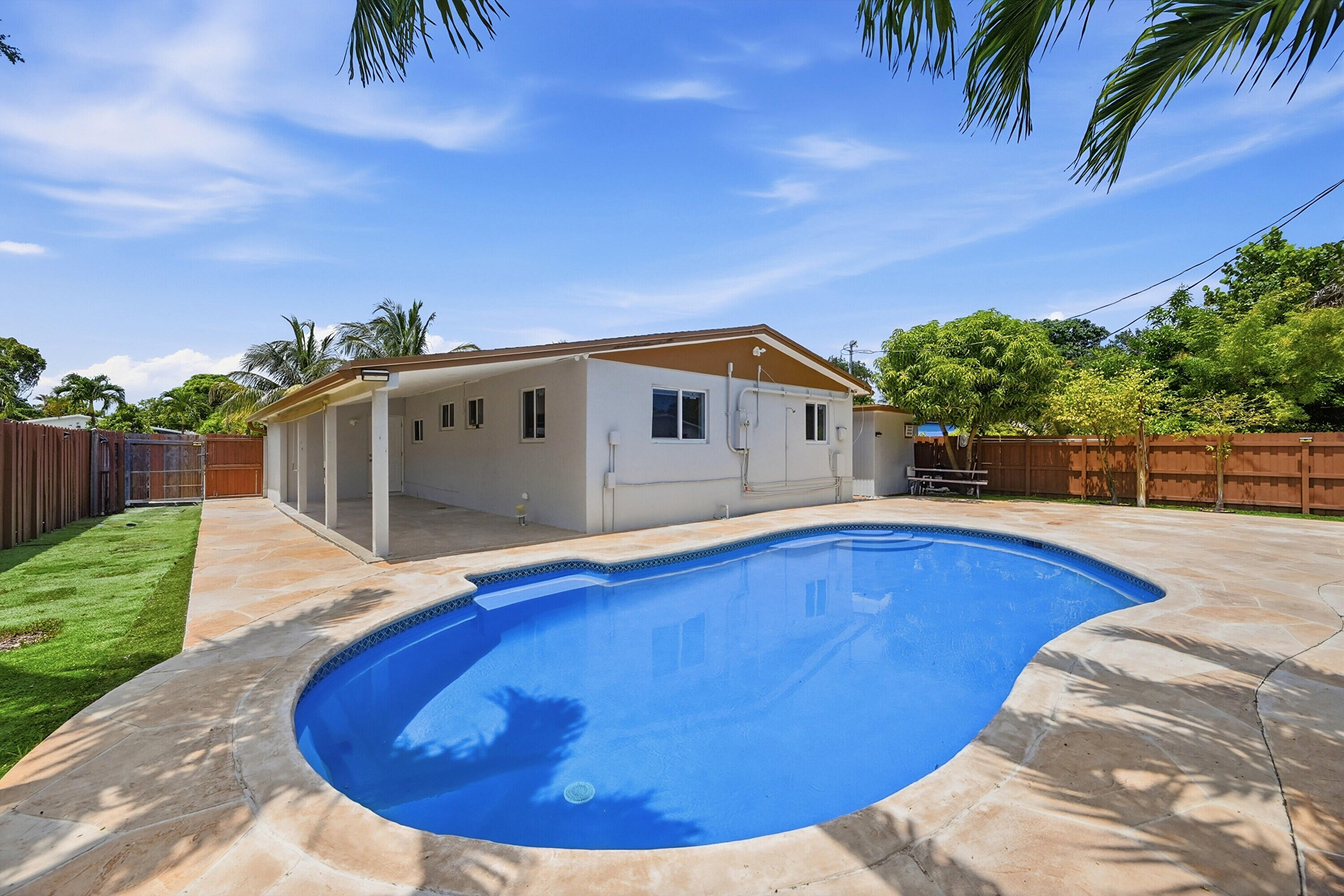 POMPANO PARK SEC 1 - Residential Lease