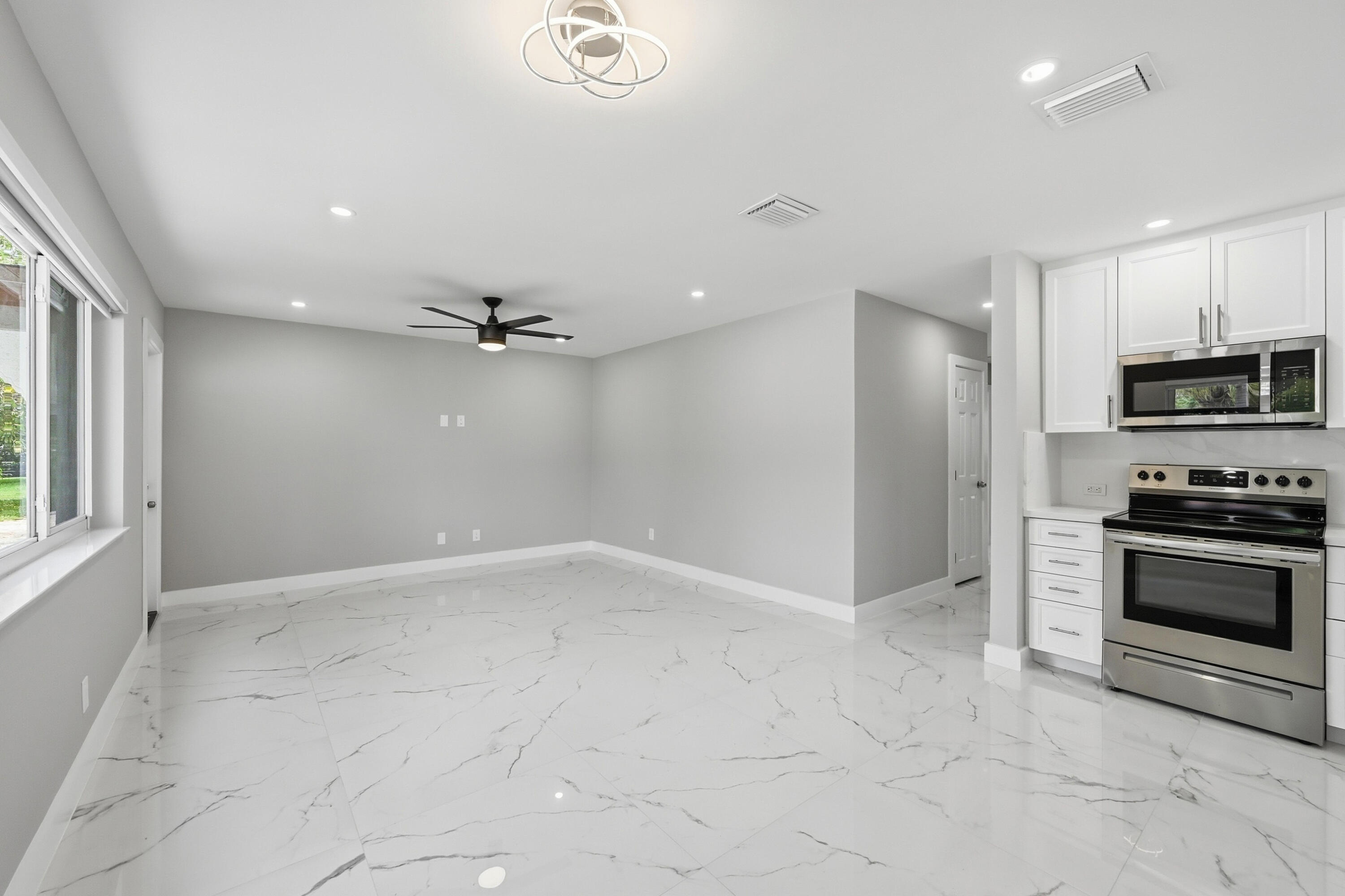 POMPANO PARK SEC 1 - Residential Lease