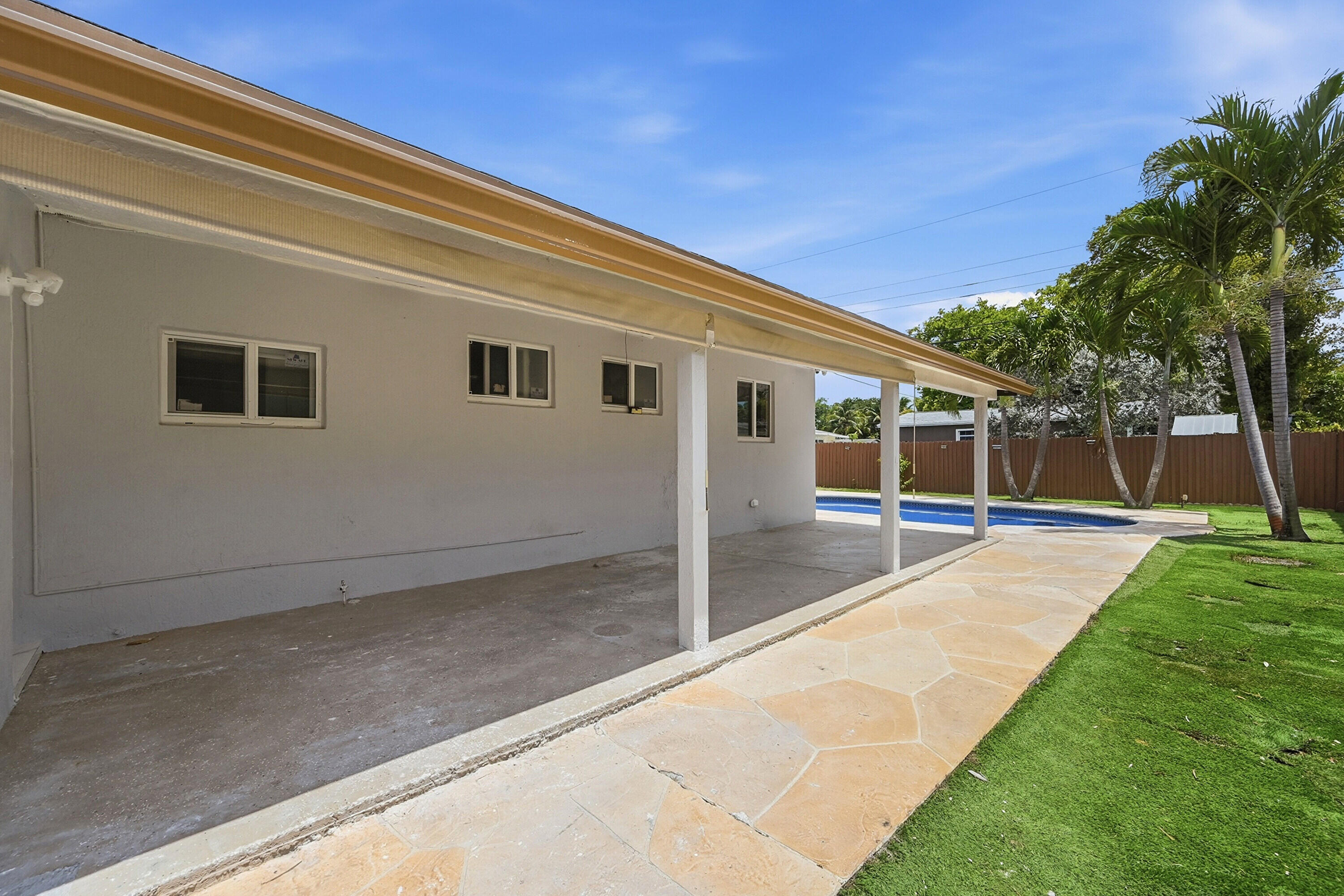 POMPANO PARK SEC 1 - Residential Lease