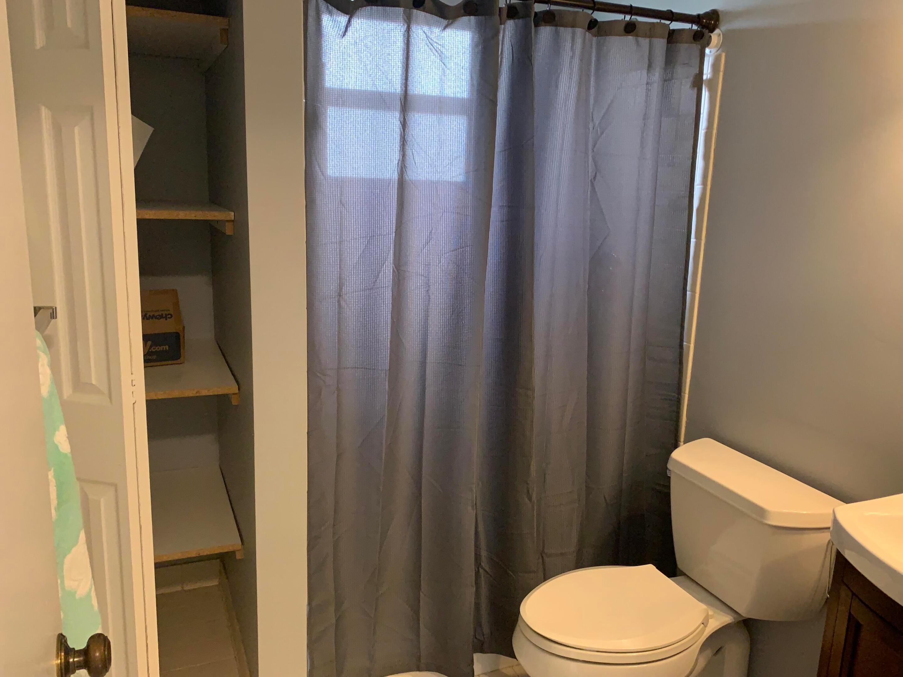 GOLDEN LAKES VILLAGE CONDO K - Residential Lease