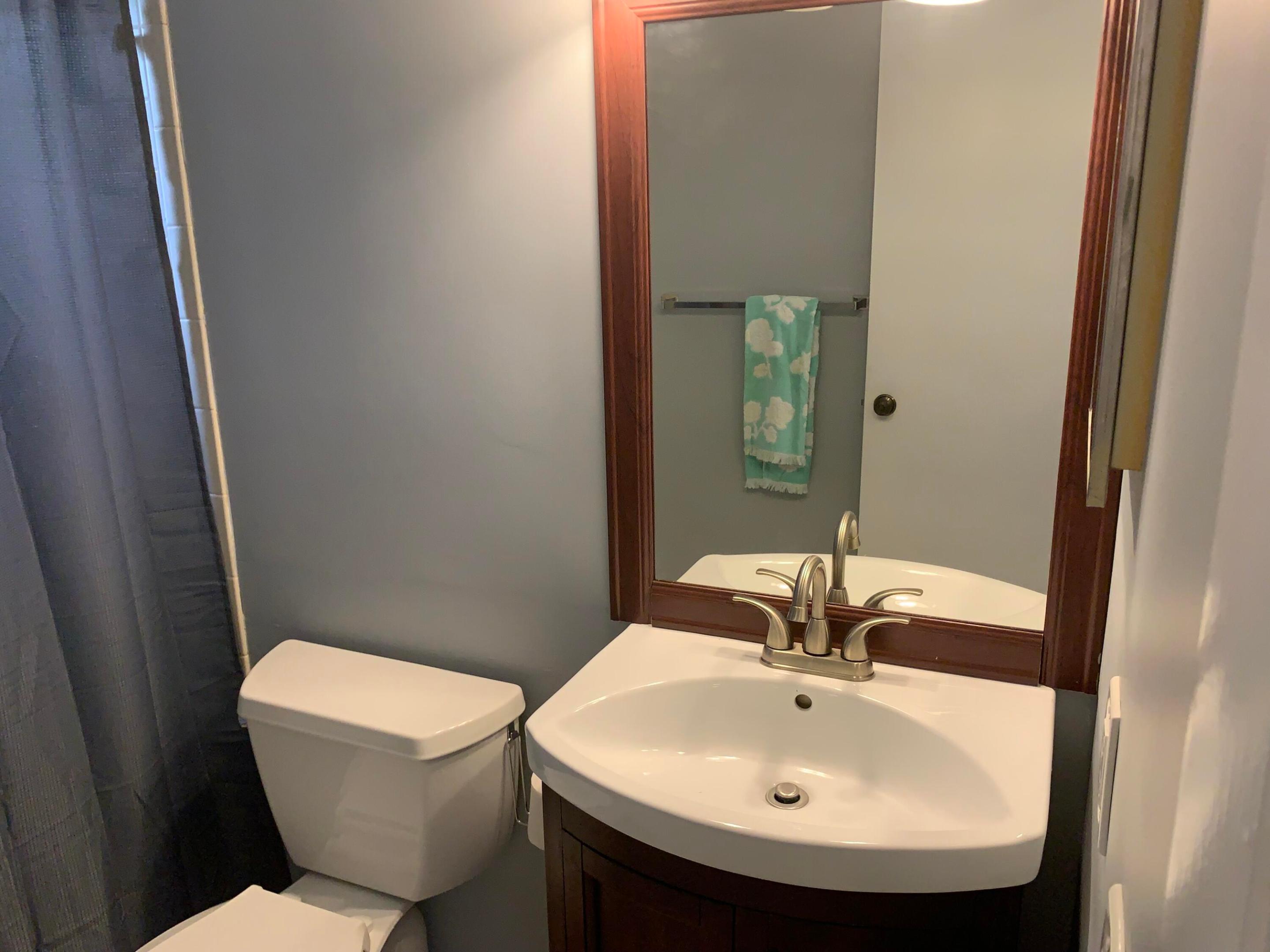 GOLDEN LAKES VILLAGE CONDO K - Residential Lease