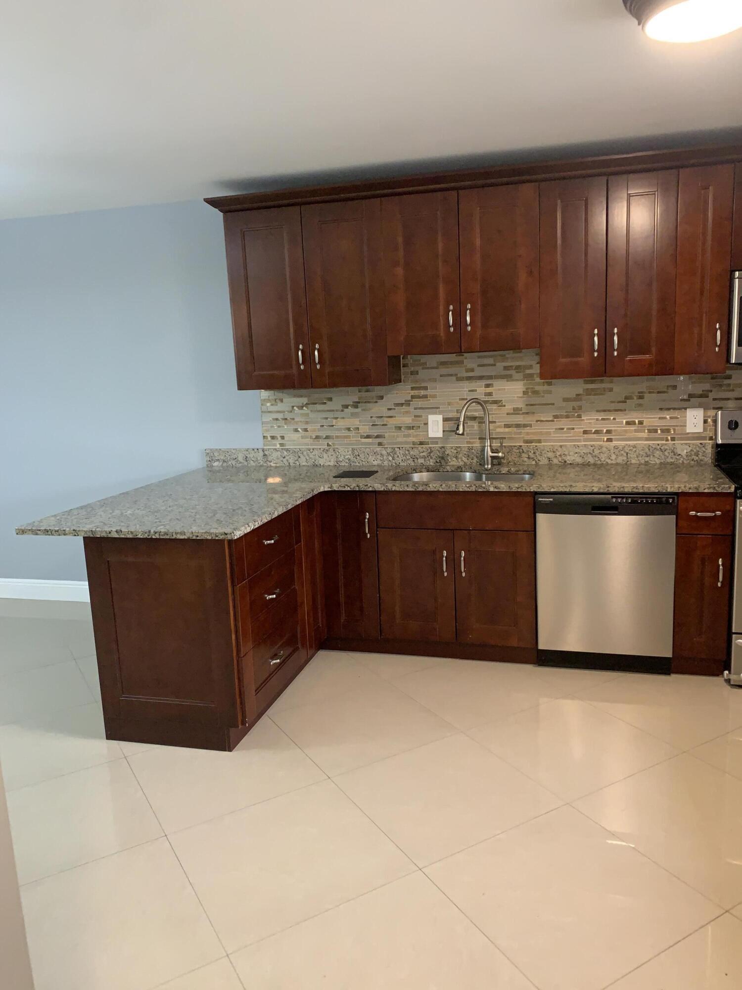 GOLDEN LAKES VILLAGE CONDO K - Residential Lease
