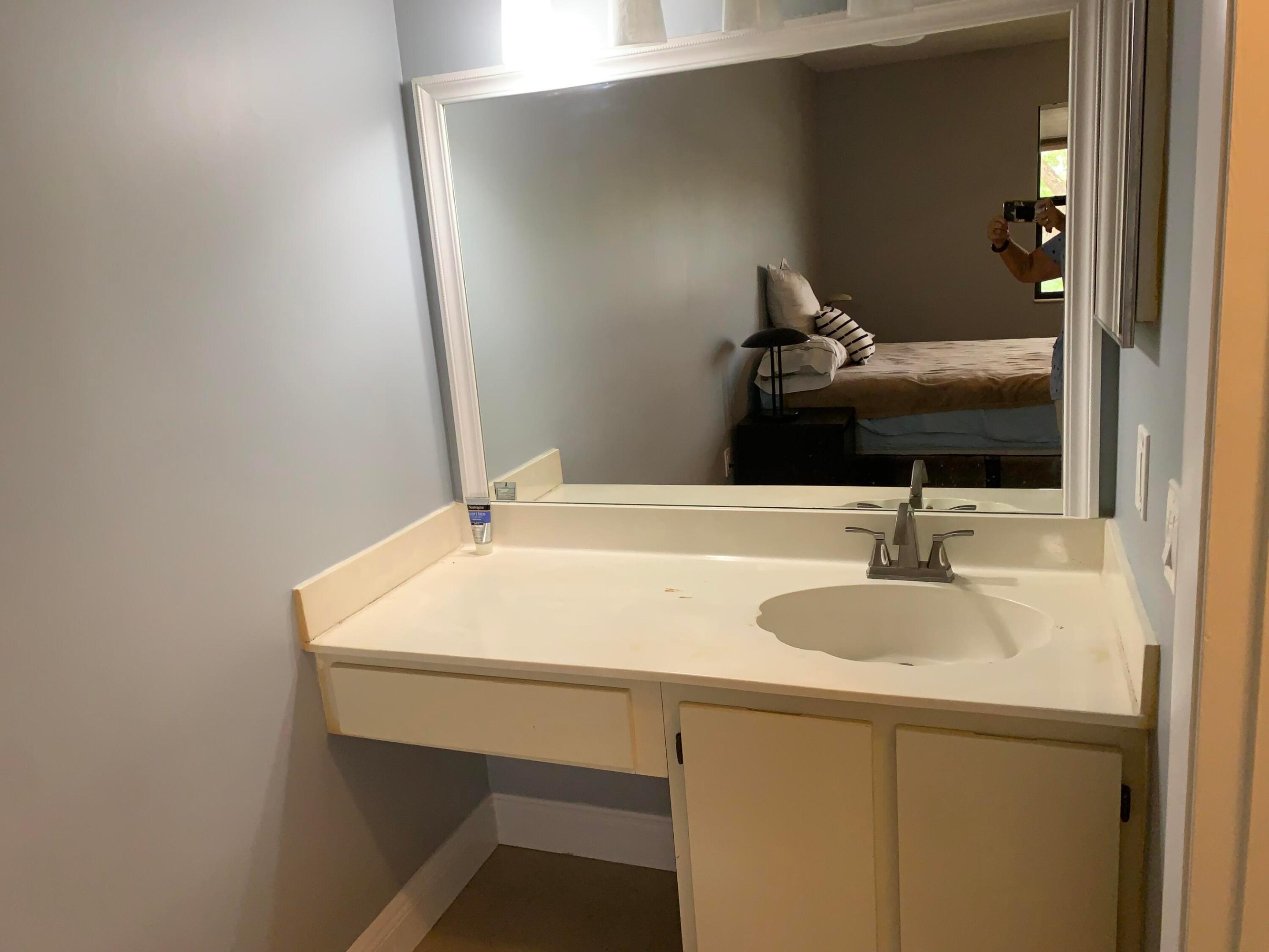 GOLDEN LAKES VILLAGE CONDO K - Residential Lease