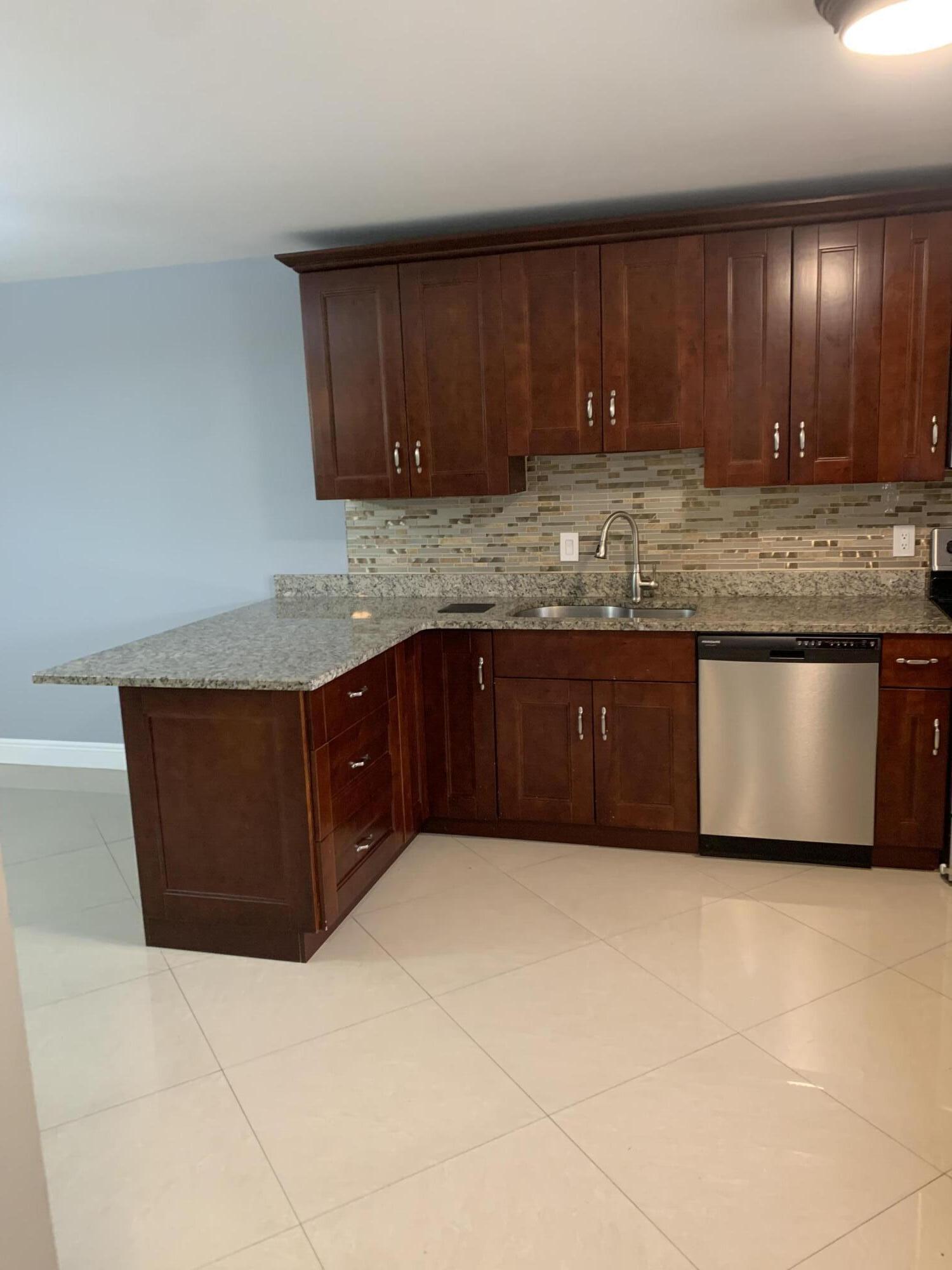 GOLDEN LAKES VILLAGE CONDO K - Residential Lease