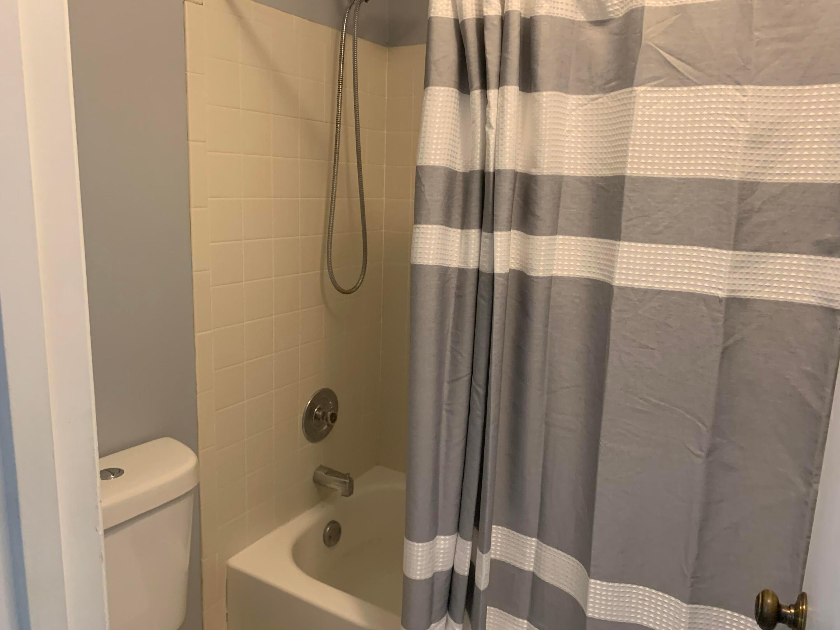 GOLDEN LAKES VILLAGE CONDO K - Residential Lease
