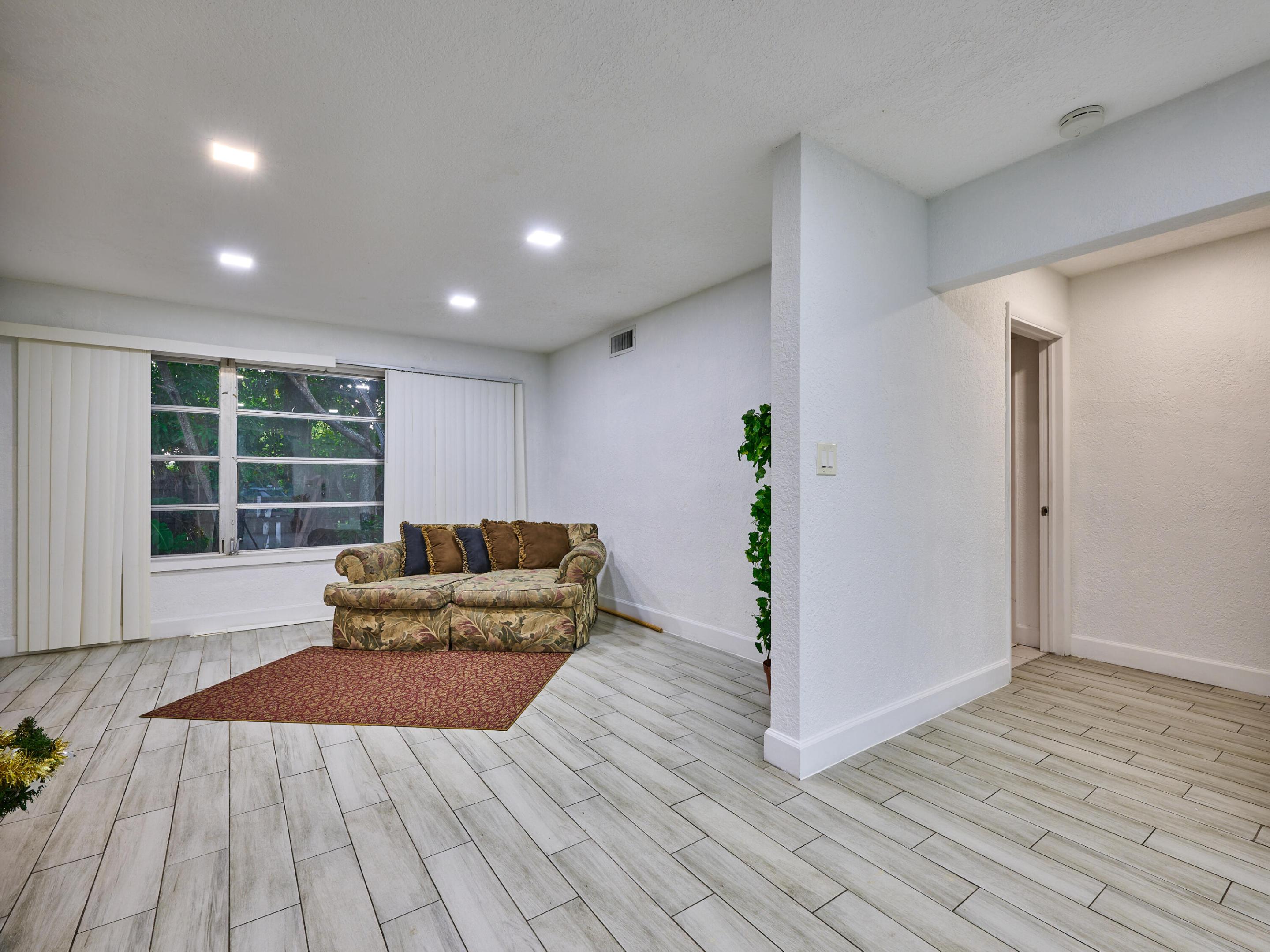 ORIOLE ESTATES SEC 3 - Residential