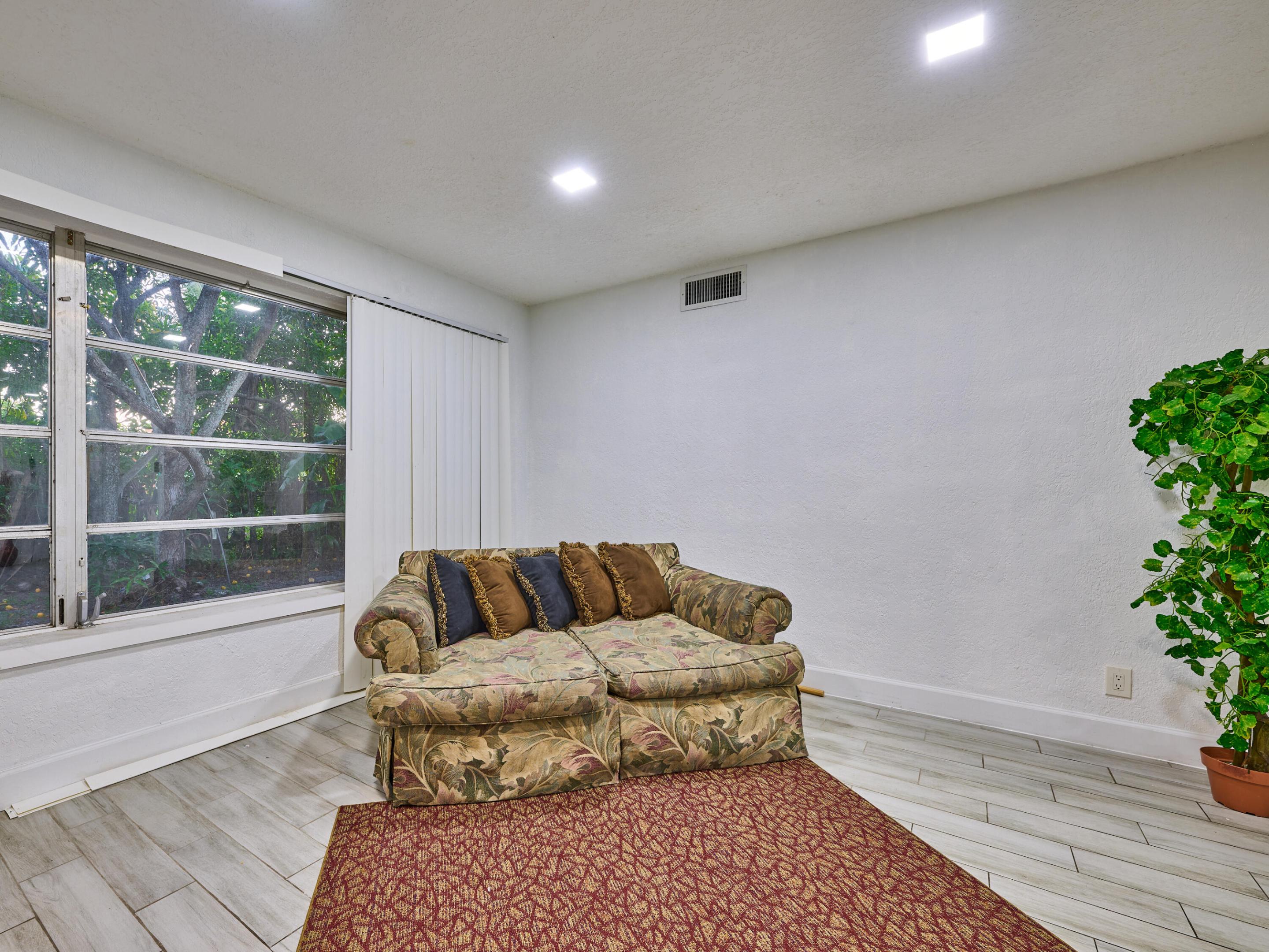 ORIOLE ESTATES SEC 3 - Residential