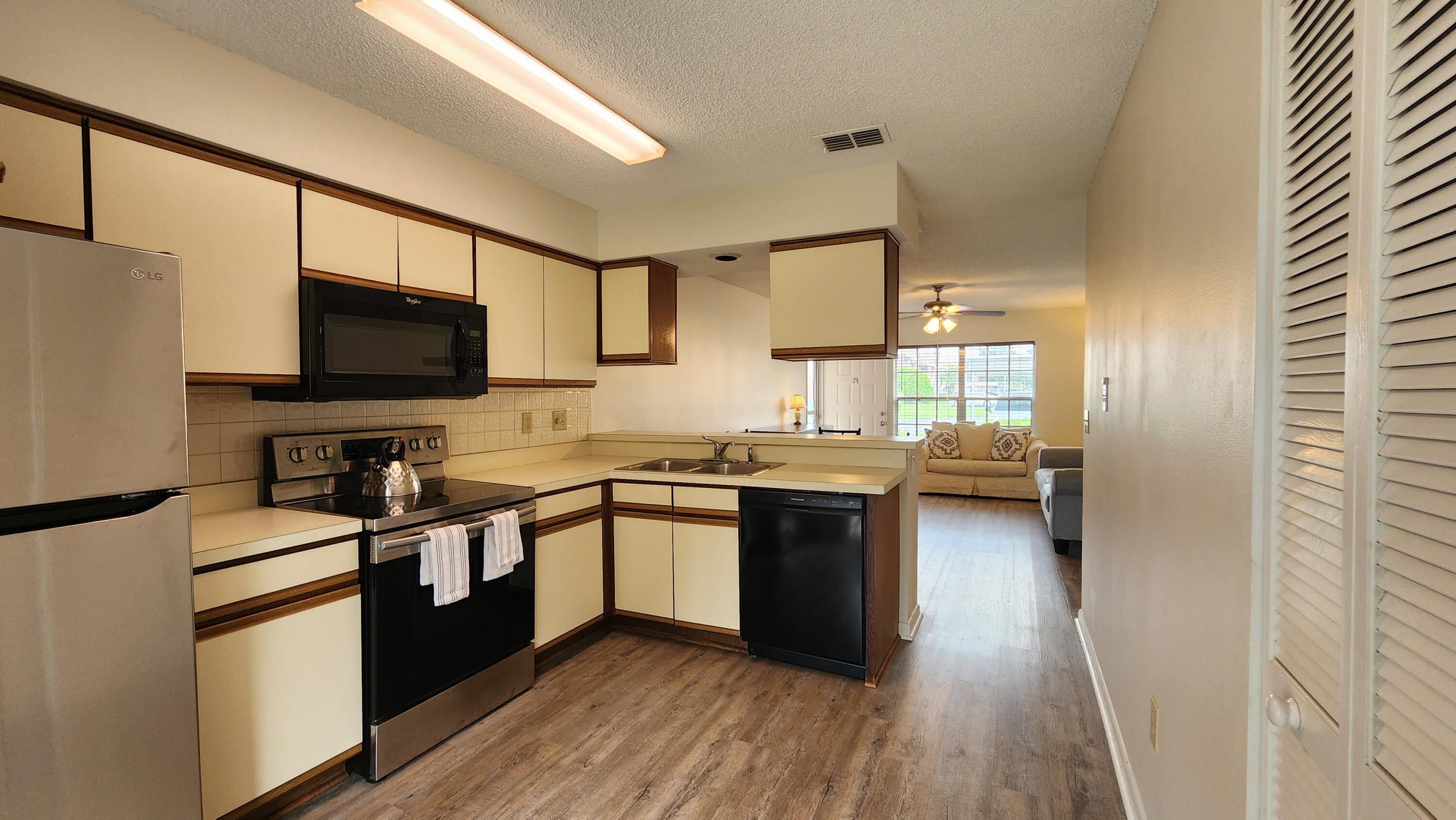 SUNNYBROOK VII A CONDOMINIUM - Residential