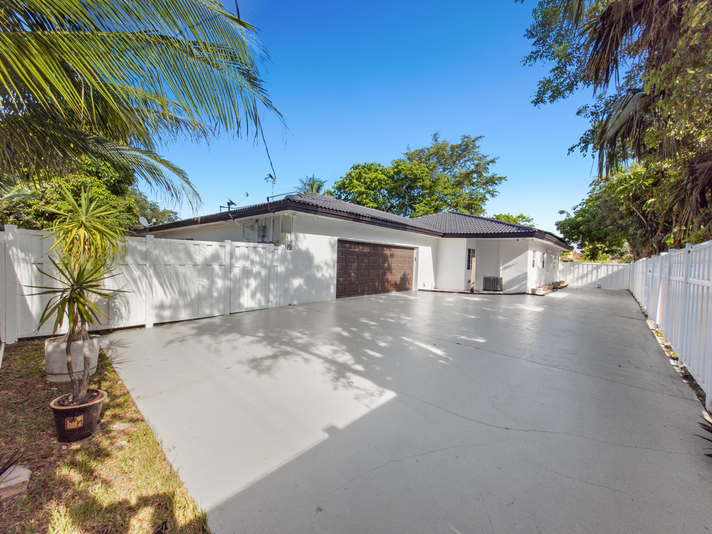CORAL SPRINGS VILLAGE GREEN - Residential