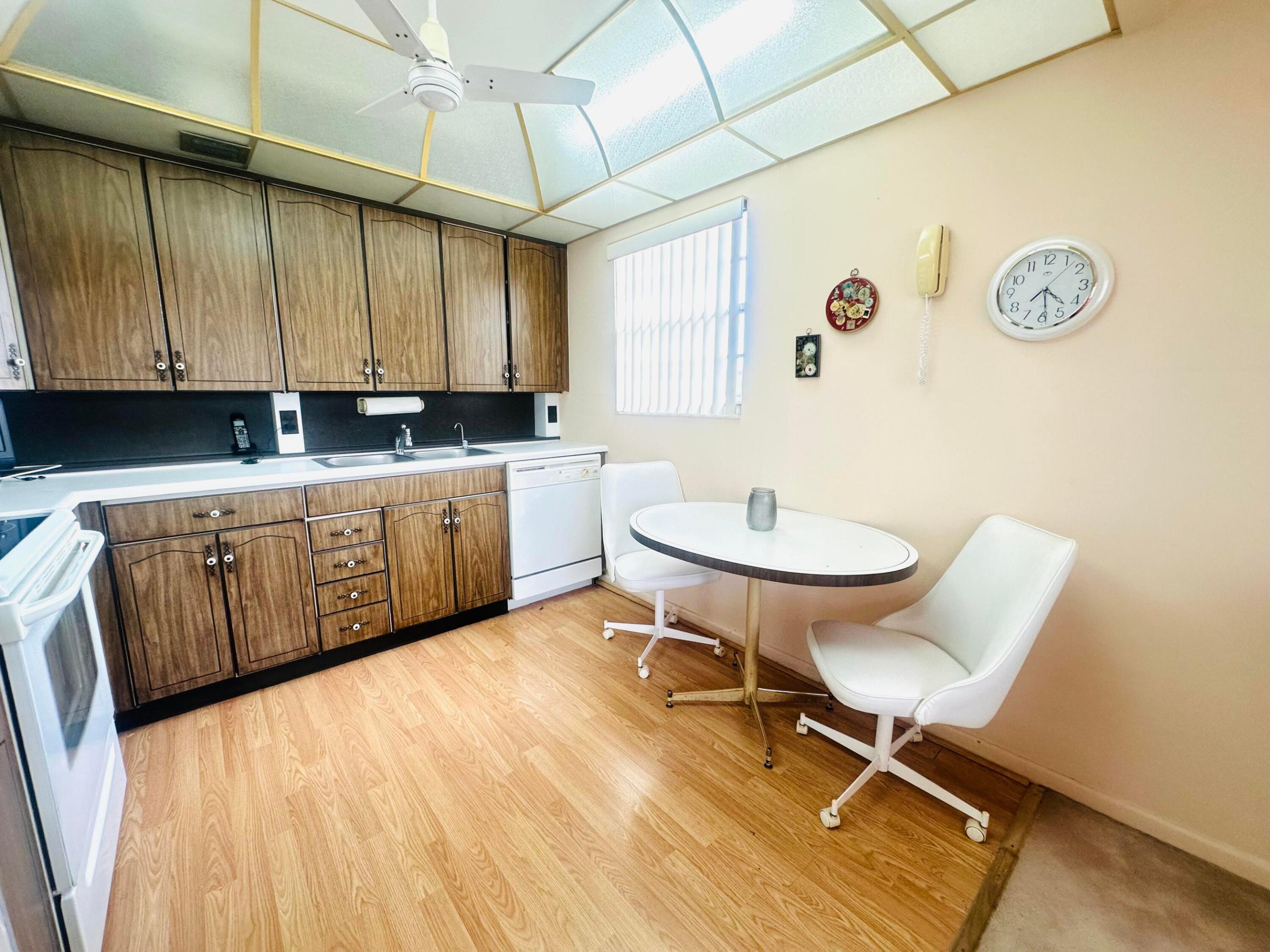 OAKRIDGE V CONDO - Residential