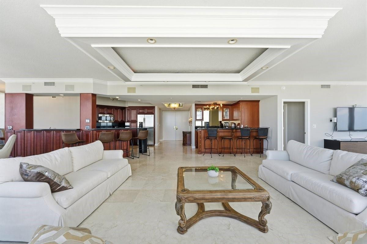 LHERMITAGE I CONDOMINIUM - Residential Lease