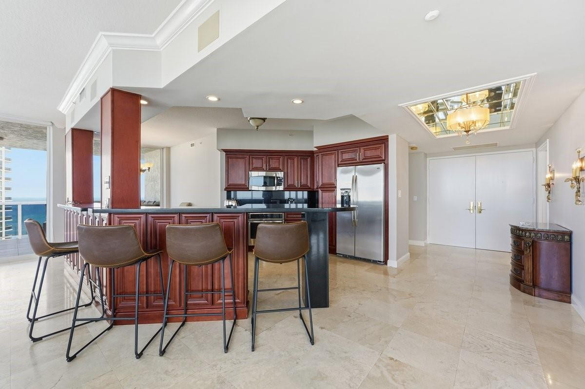 LHERMITAGE I CONDOMINIUM - Residential Lease